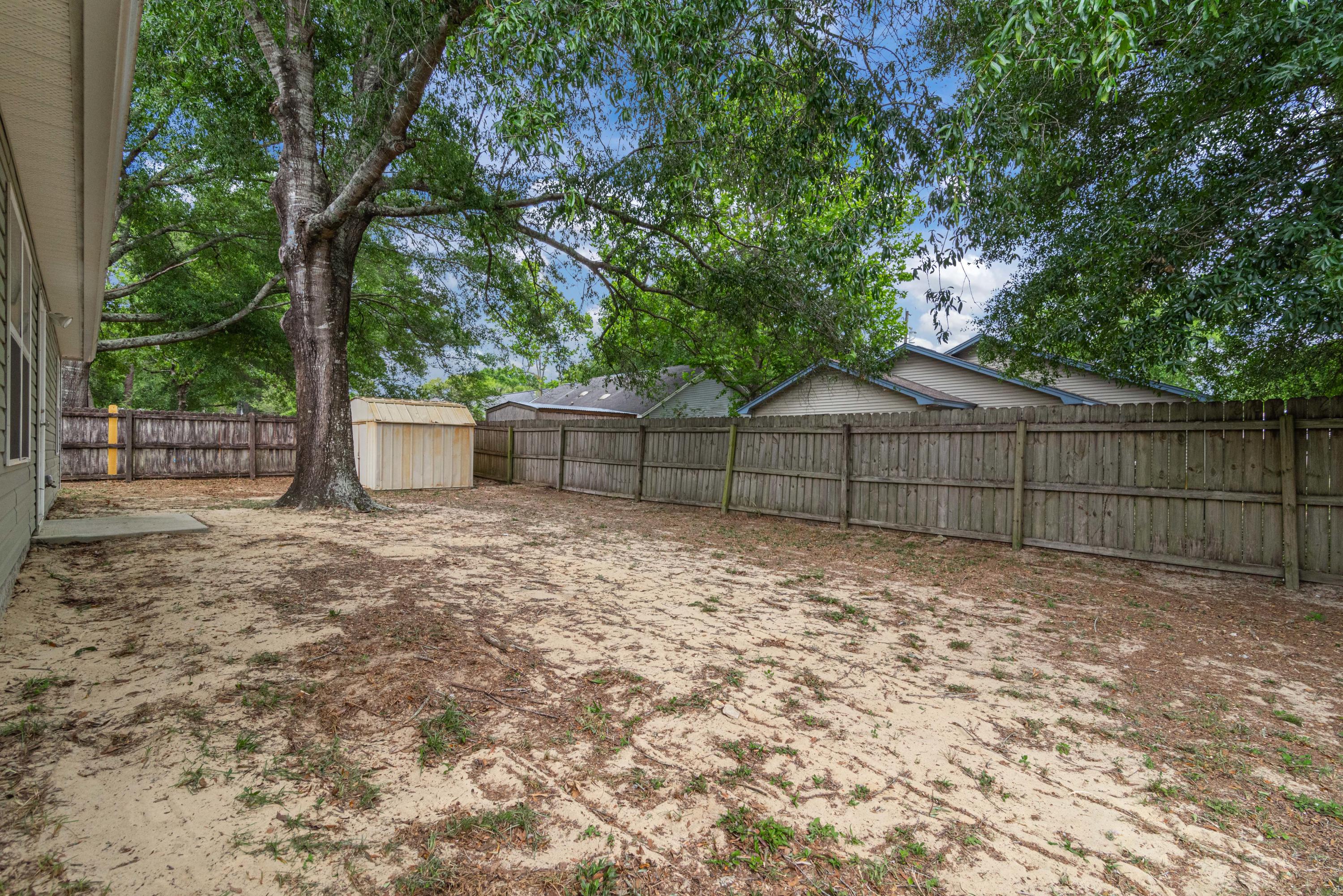 SHOAL TERRACE EST LOT 8 BLK A - Residential