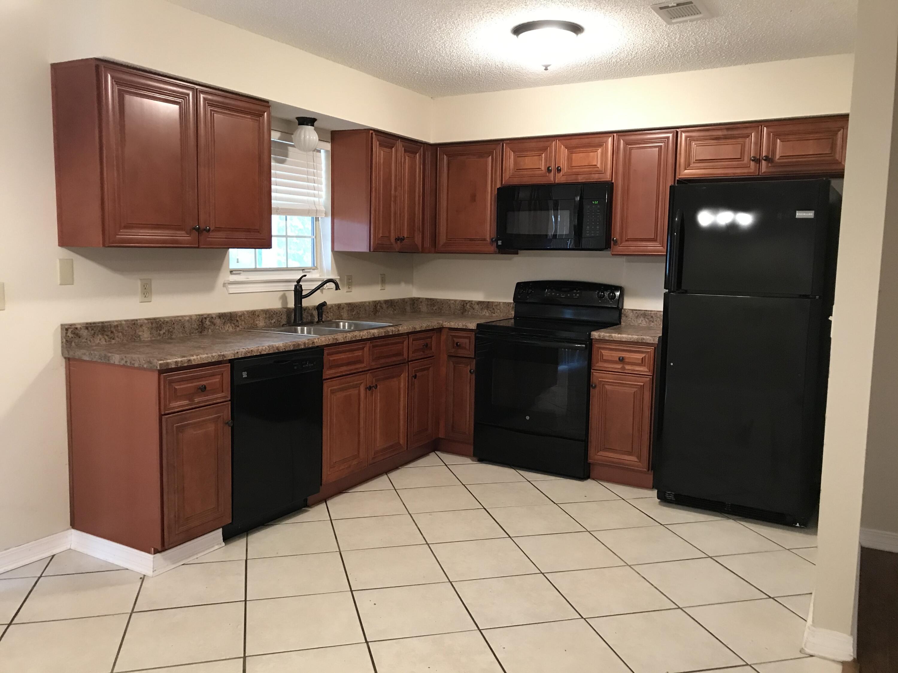 SOUTH POINTE ESTATES - Residential Lease