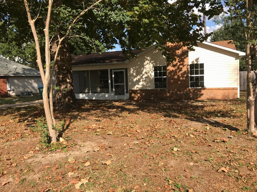 This 3 bedroom 2 bath open floor plan is waiting for you. New tile in all 3 bedrooms. Lots of cabinets for storage in this handy kitchen. Nice dining area for those family meals. Master bedroom has a large closet for storage. Bonus screen room for outdoor get-to-gathers. Nice size fenced in back yard. A must see.