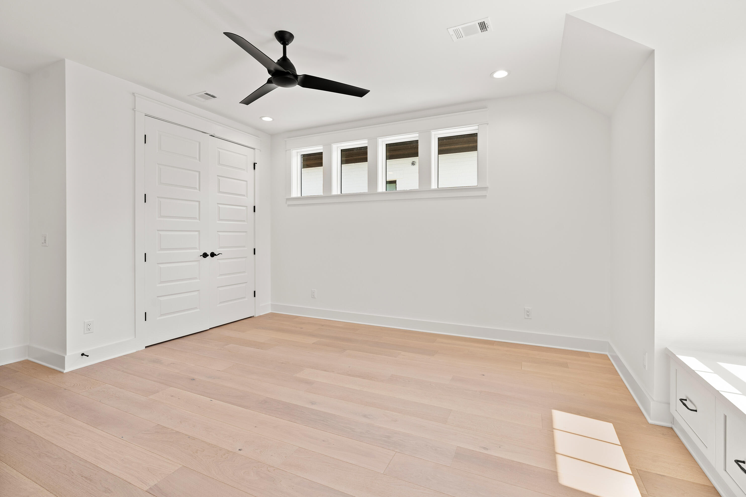 RIDGEWALK - Residential