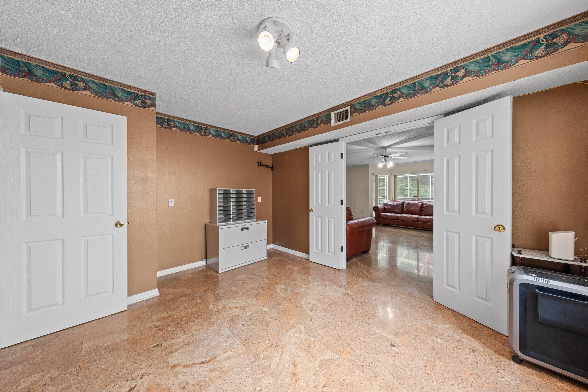 SHALIMAR COMMONS - Residential