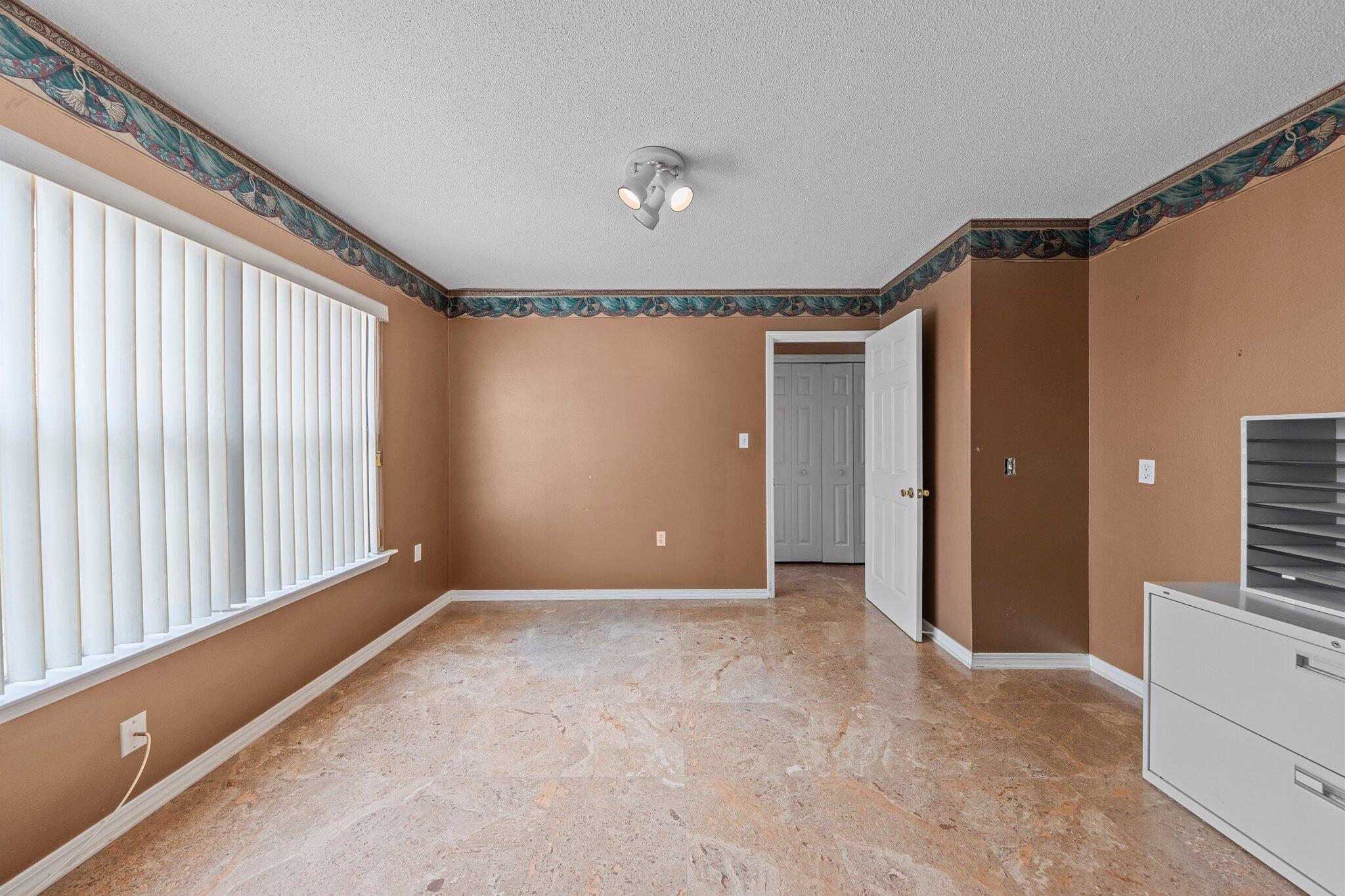 SHALIMAR COMMONS - Residential