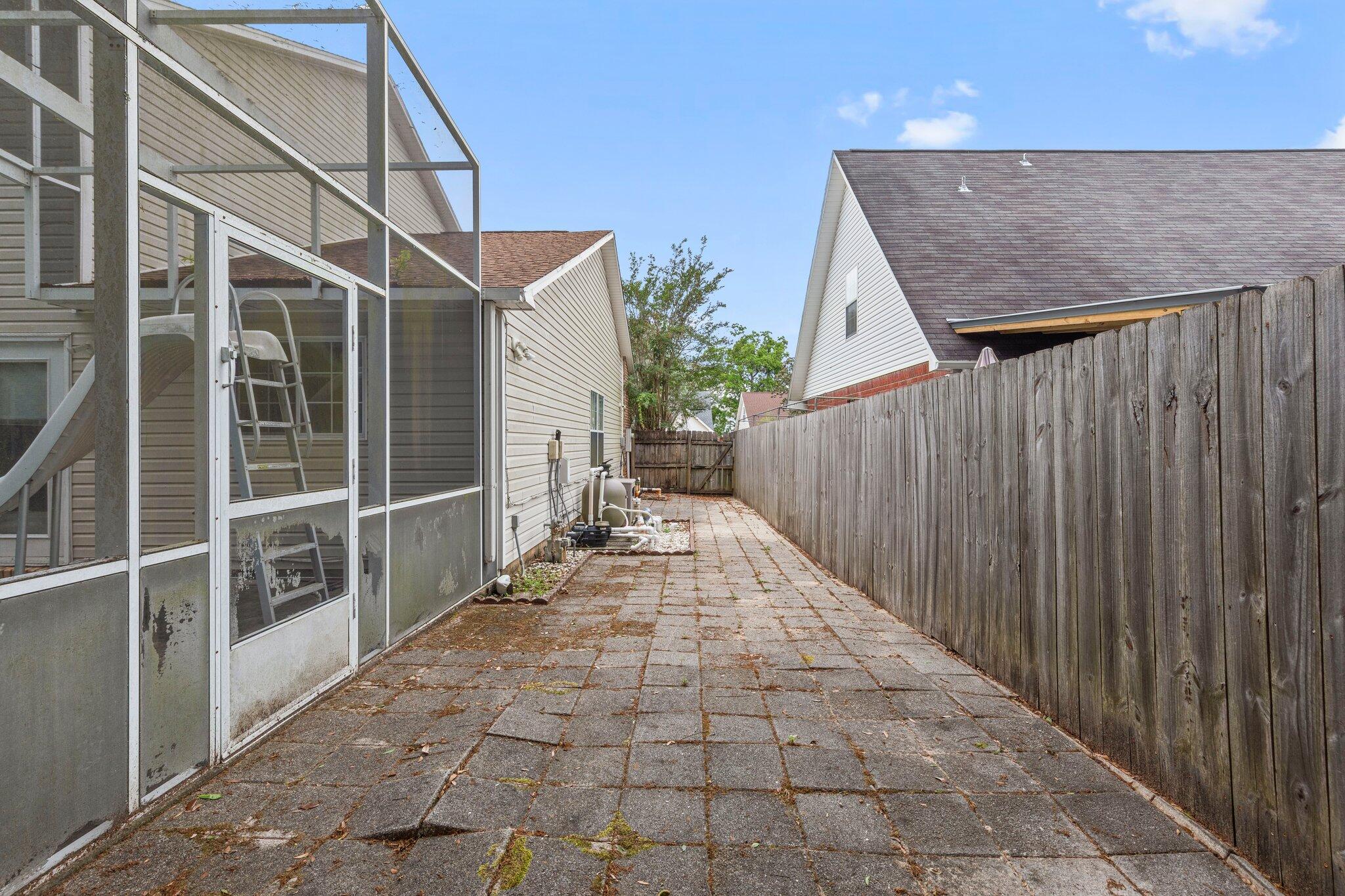 SHALIMAR COMMONS - Residential