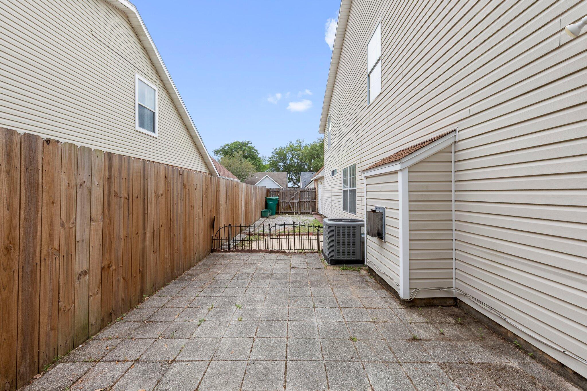 SHALIMAR COMMONS - Residential