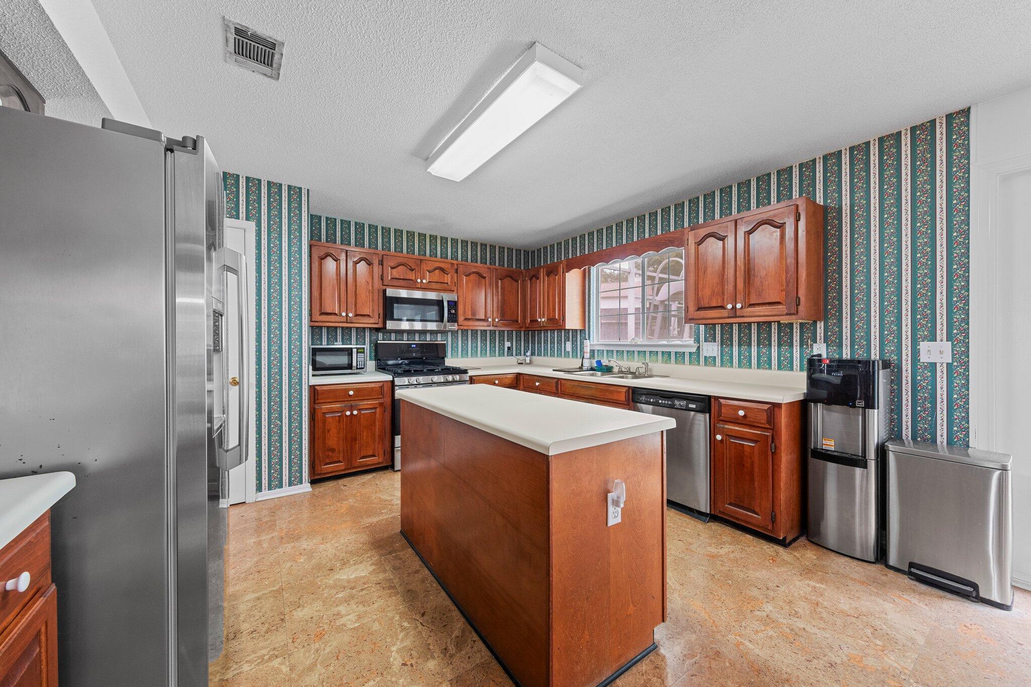 SHALIMAR COMMONS - Residential