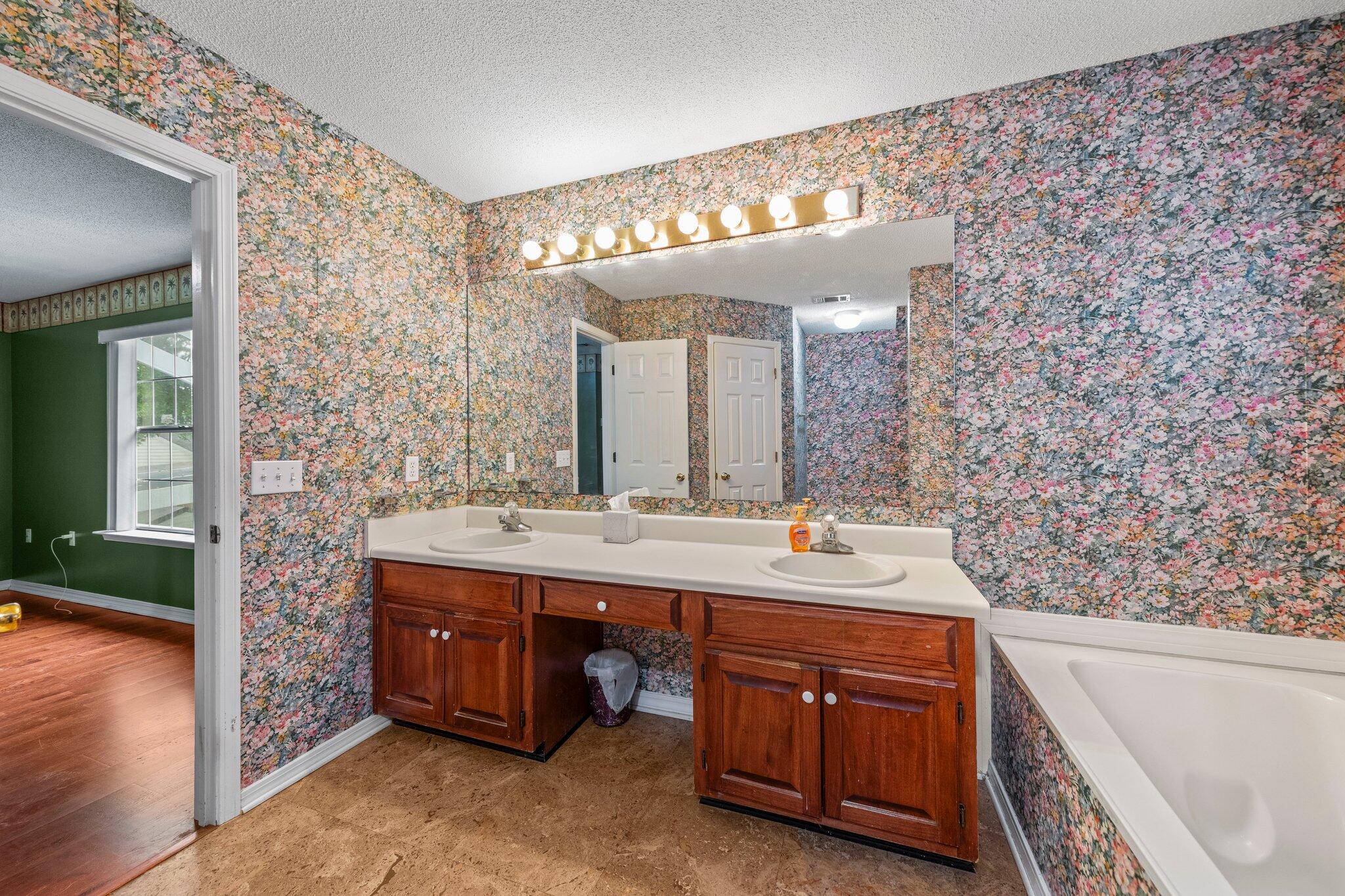 SHALIMAR COMMONS - Residential