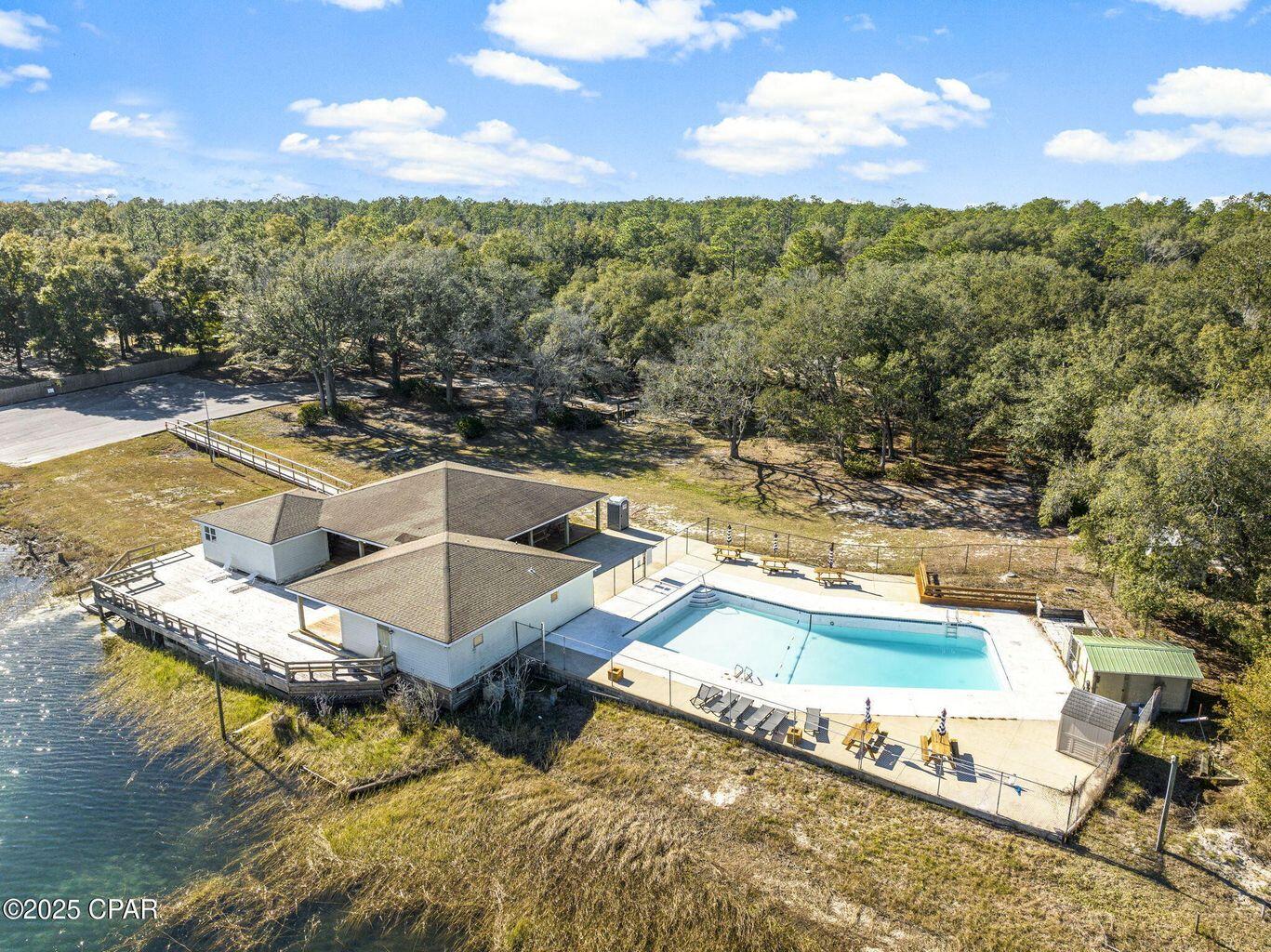 LEISURE LAKES - Land