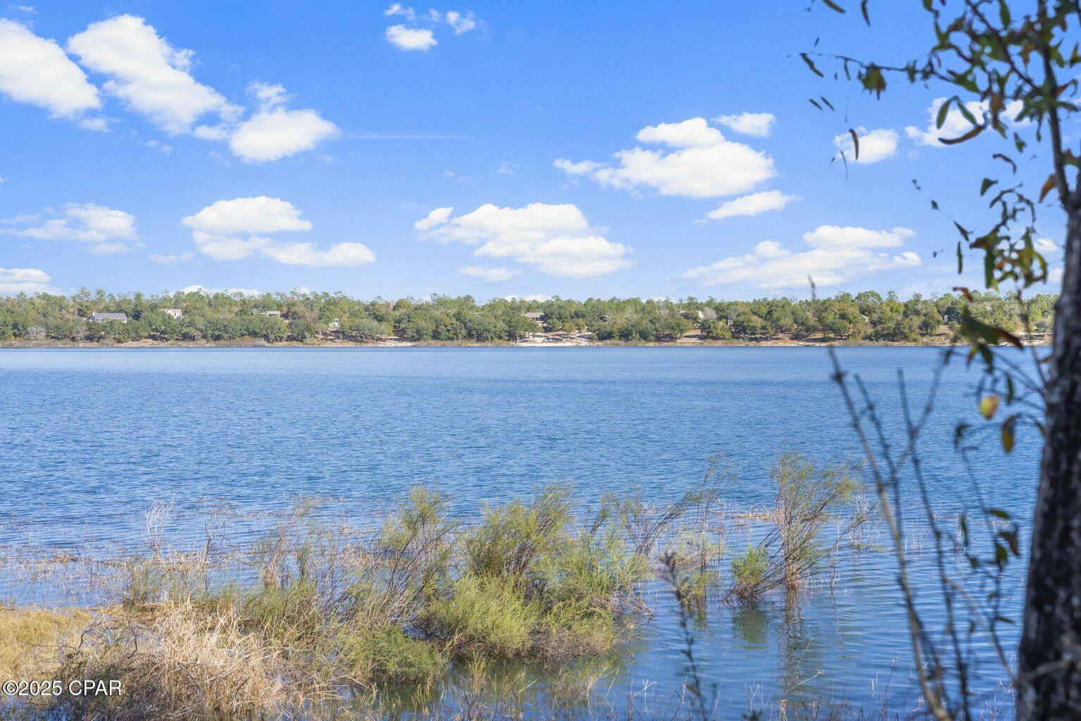 LEISURE LAKES - Land