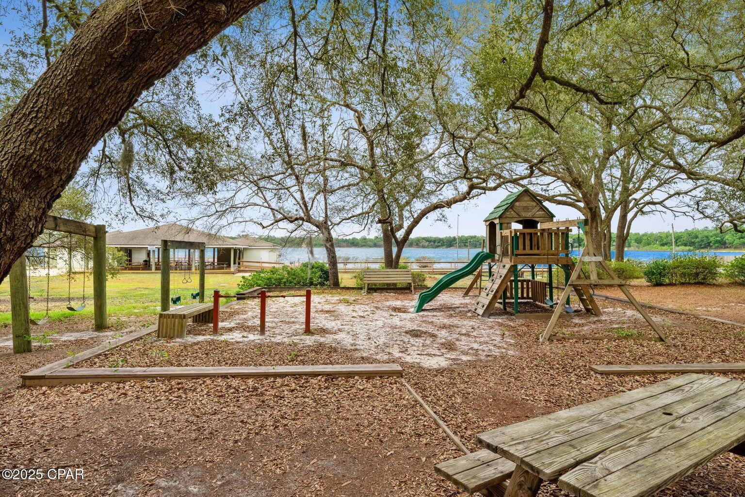 LEISURE LAKES - Land