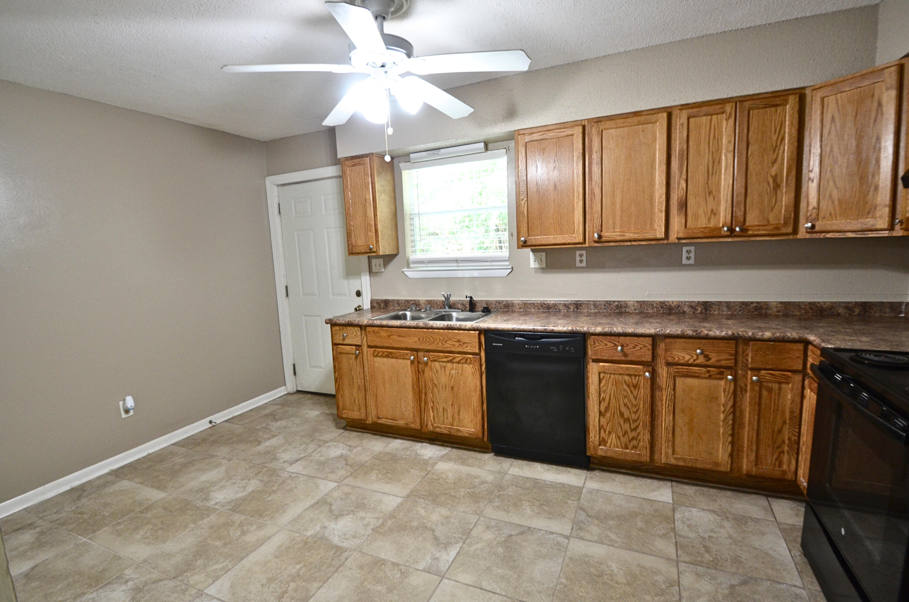 VALENCIA ARMS - Residential Lease