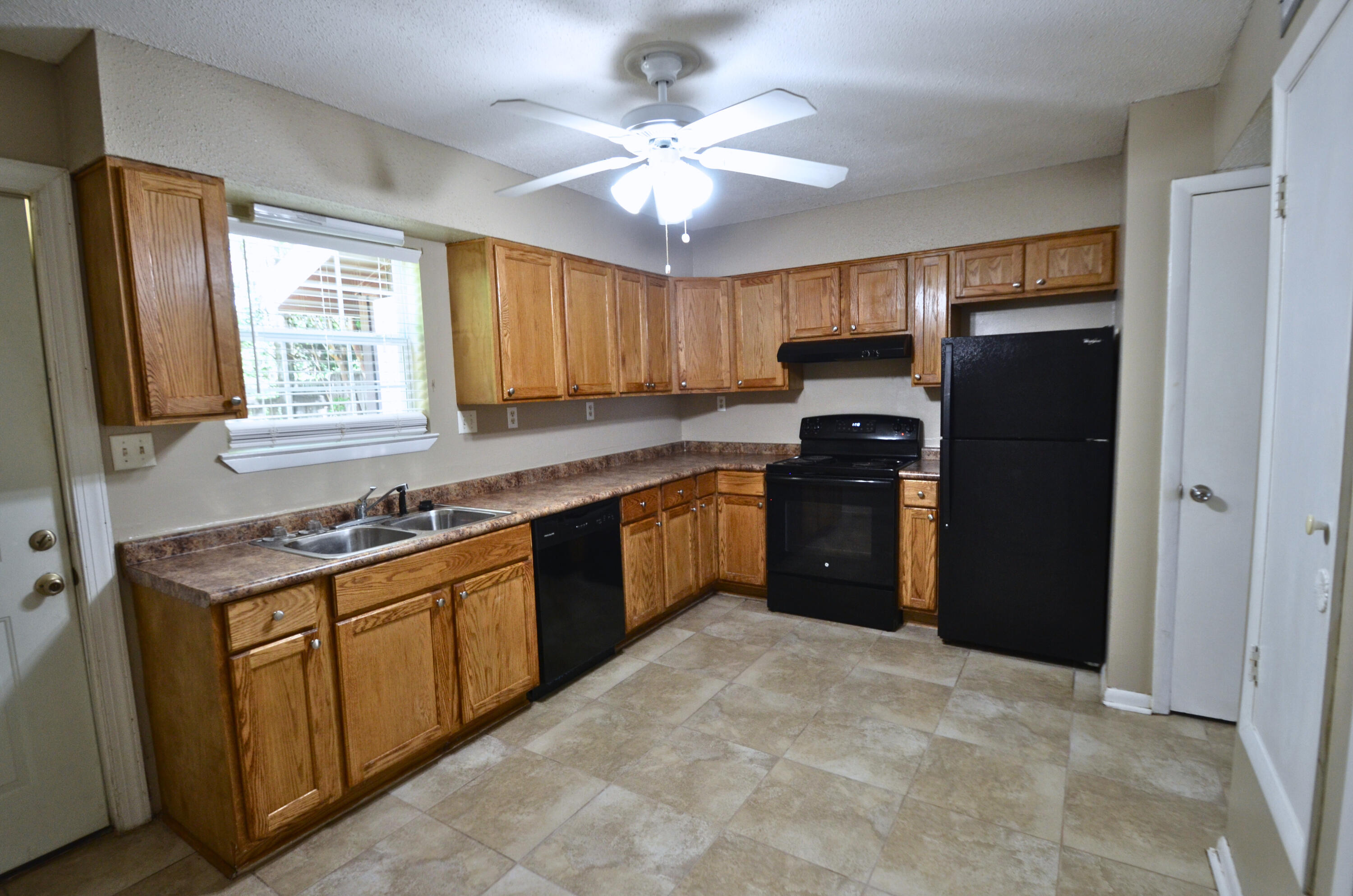 VALENCIA ARMS - Residential Lease