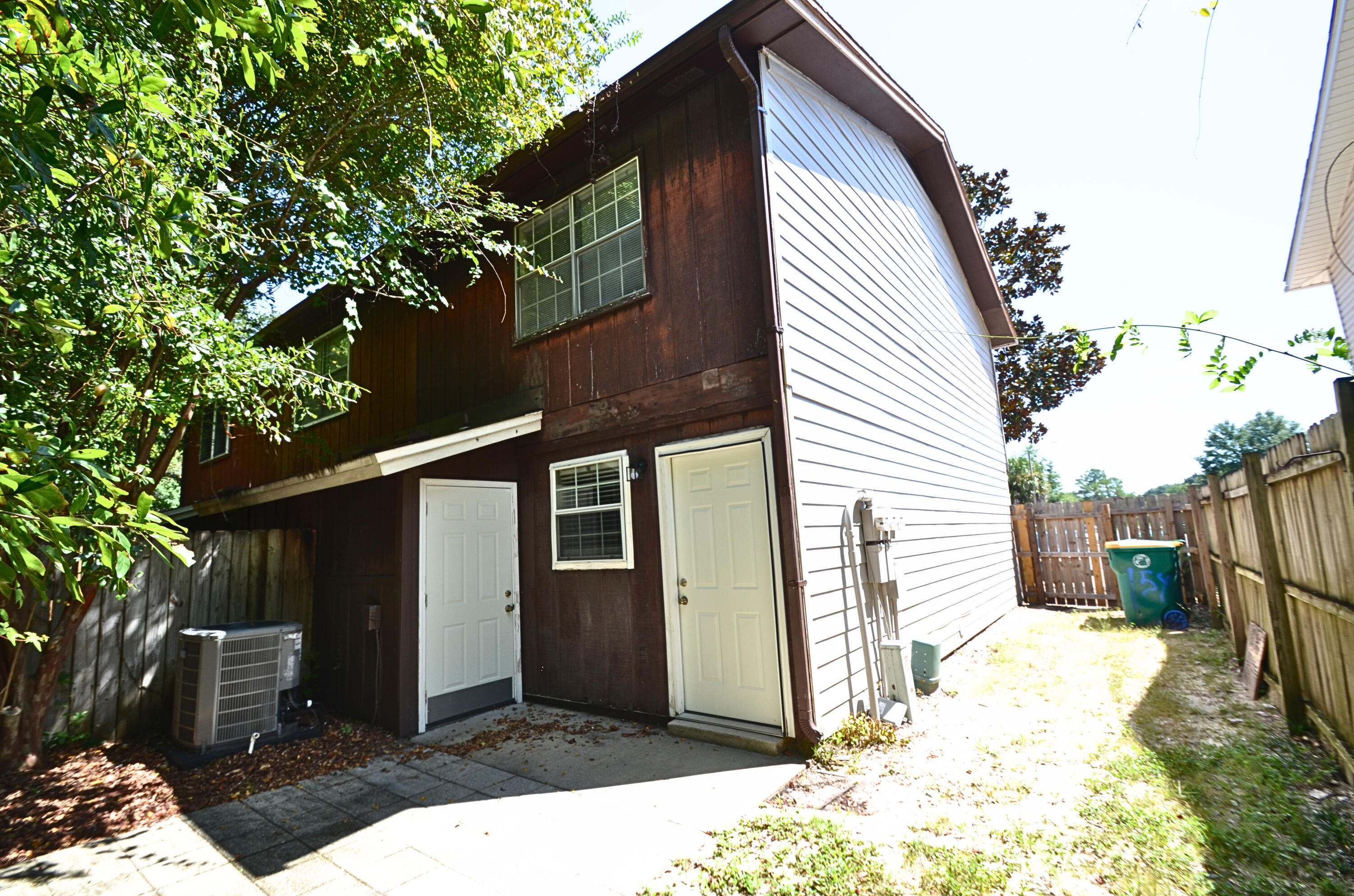 VALENCIA ARMS - Residential Lease