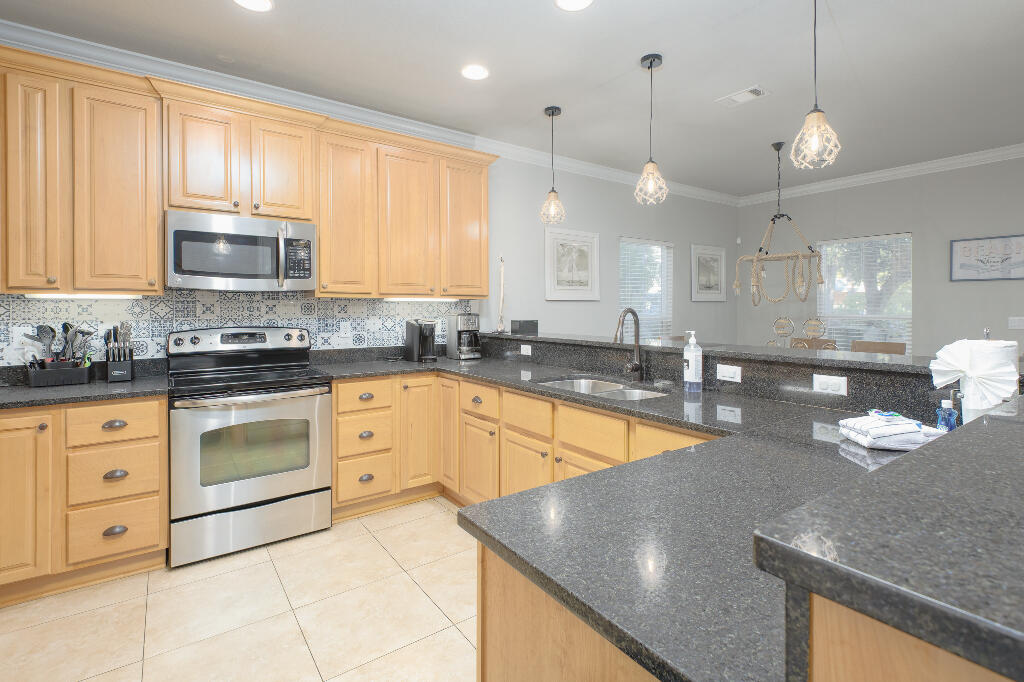 EMERALD BREEZE ESTATES - Residential