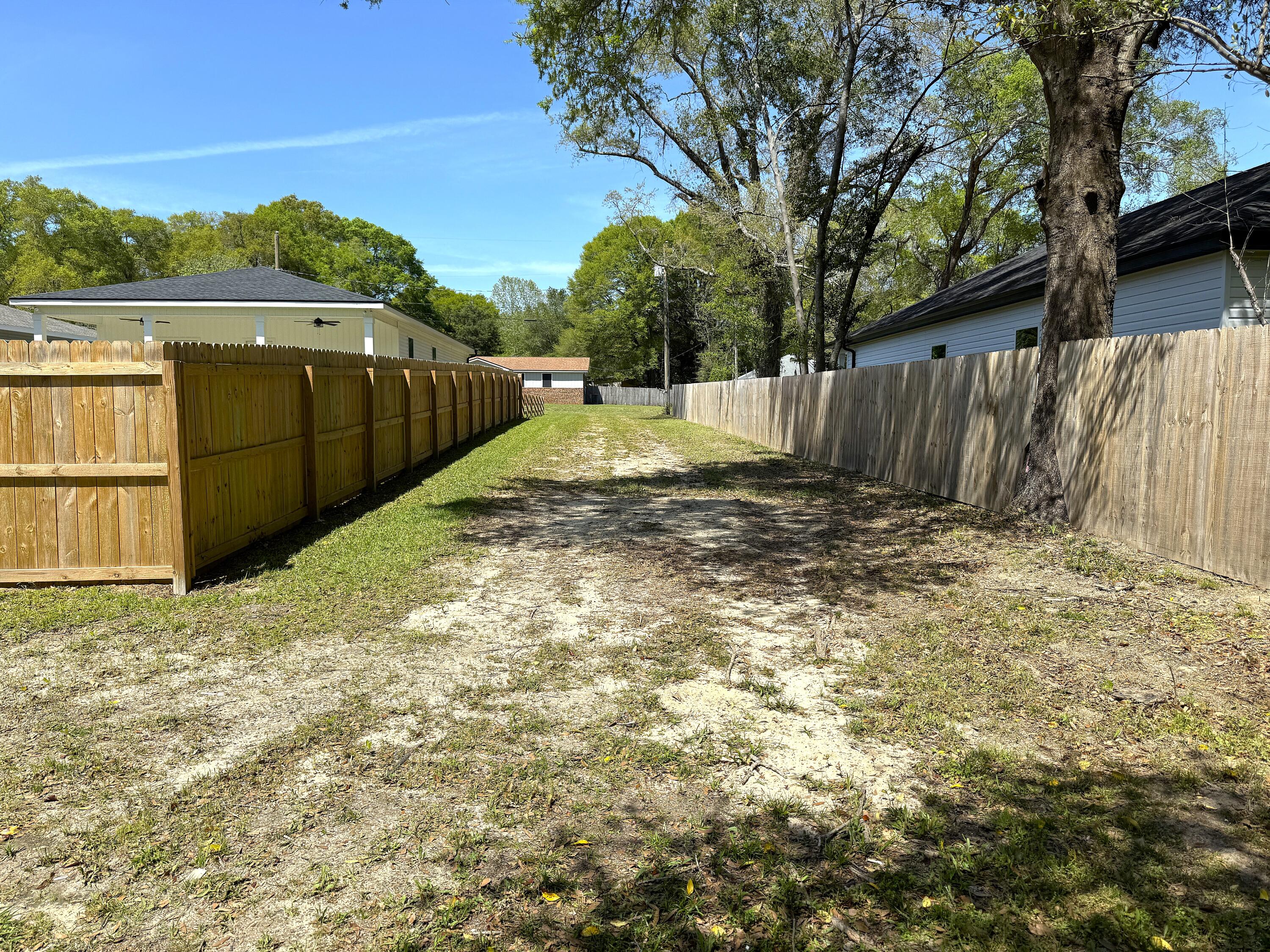 OAKDALE MINI FARMS - Land