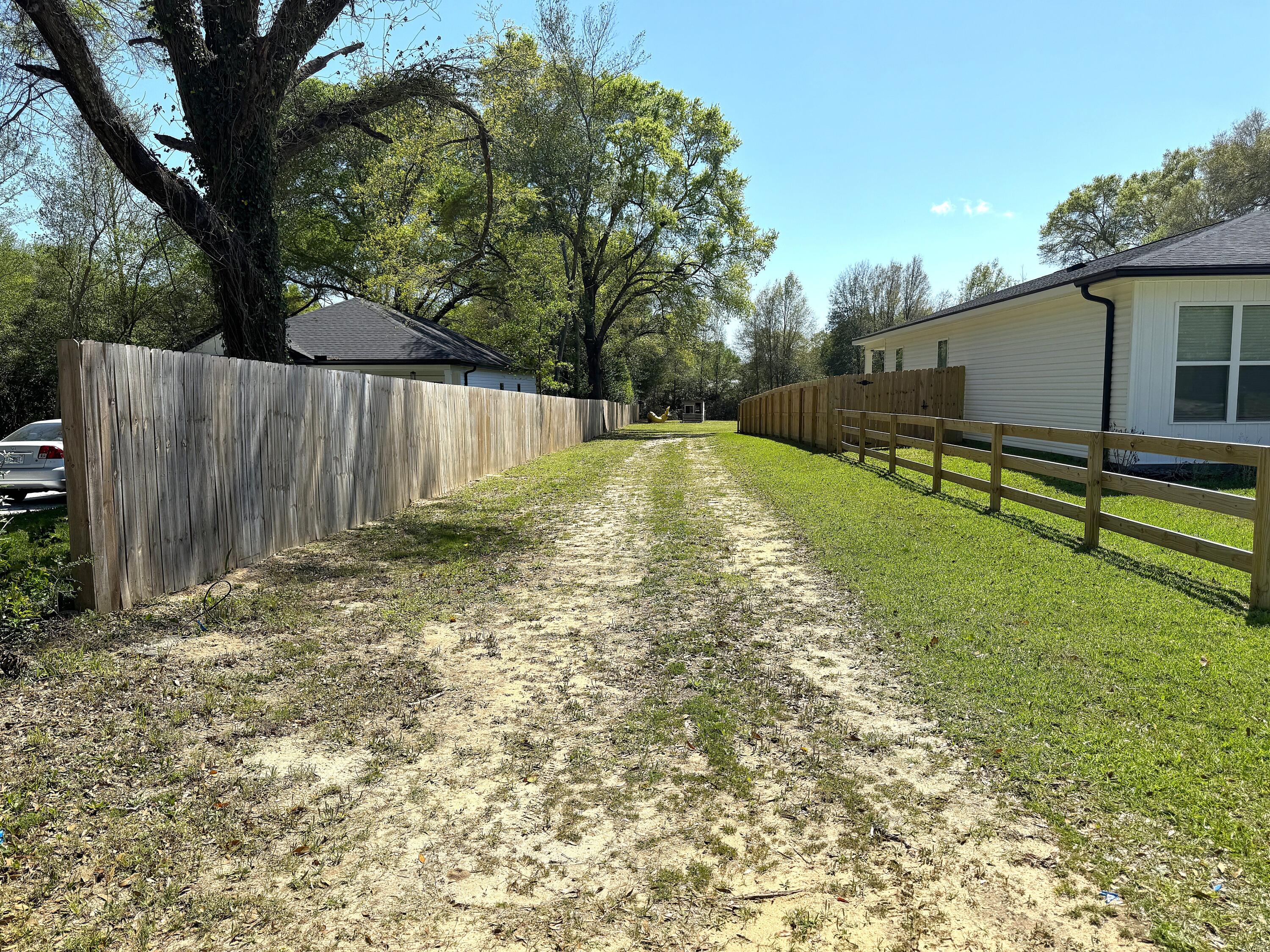 OAKDALE MINI FARMS - Land
