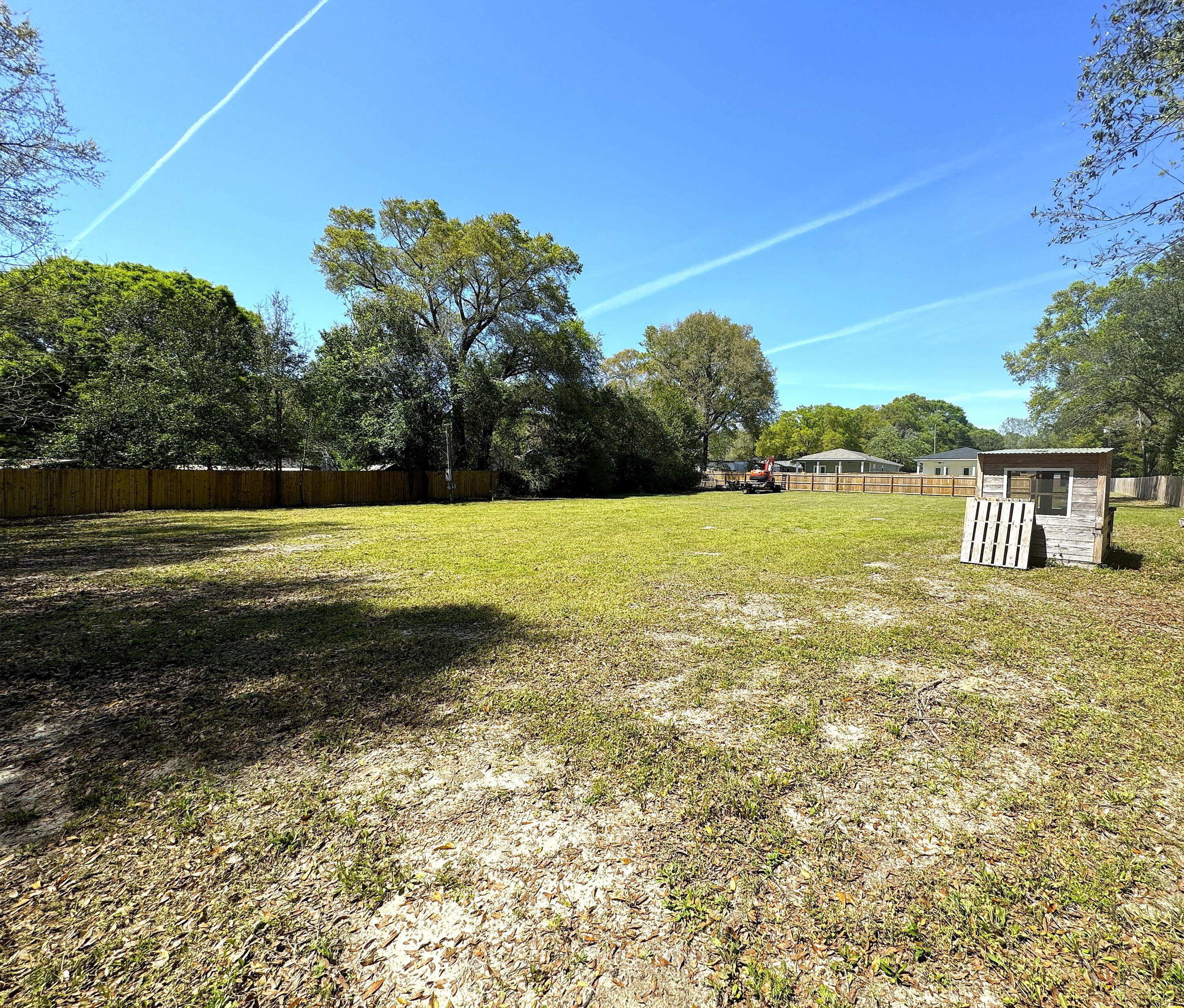 OAKDALE MINI FARMS - Land