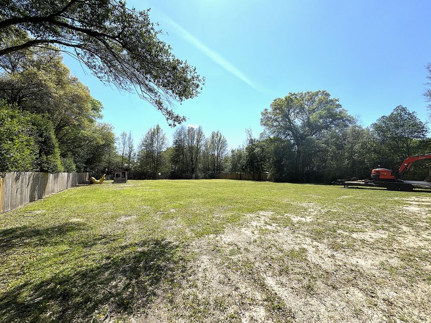 Private & flat residential lot perfect for a new home or mobile home in NON HOA neighborhood. Water, power and septic are already on site. The lot is completely fenced in with azalea bushes on the south lot line.  Easy access to Crestview, Walker Elementary School, Crestview Airport and a stones throw from Hwy 85/Hwy 90 intersection.