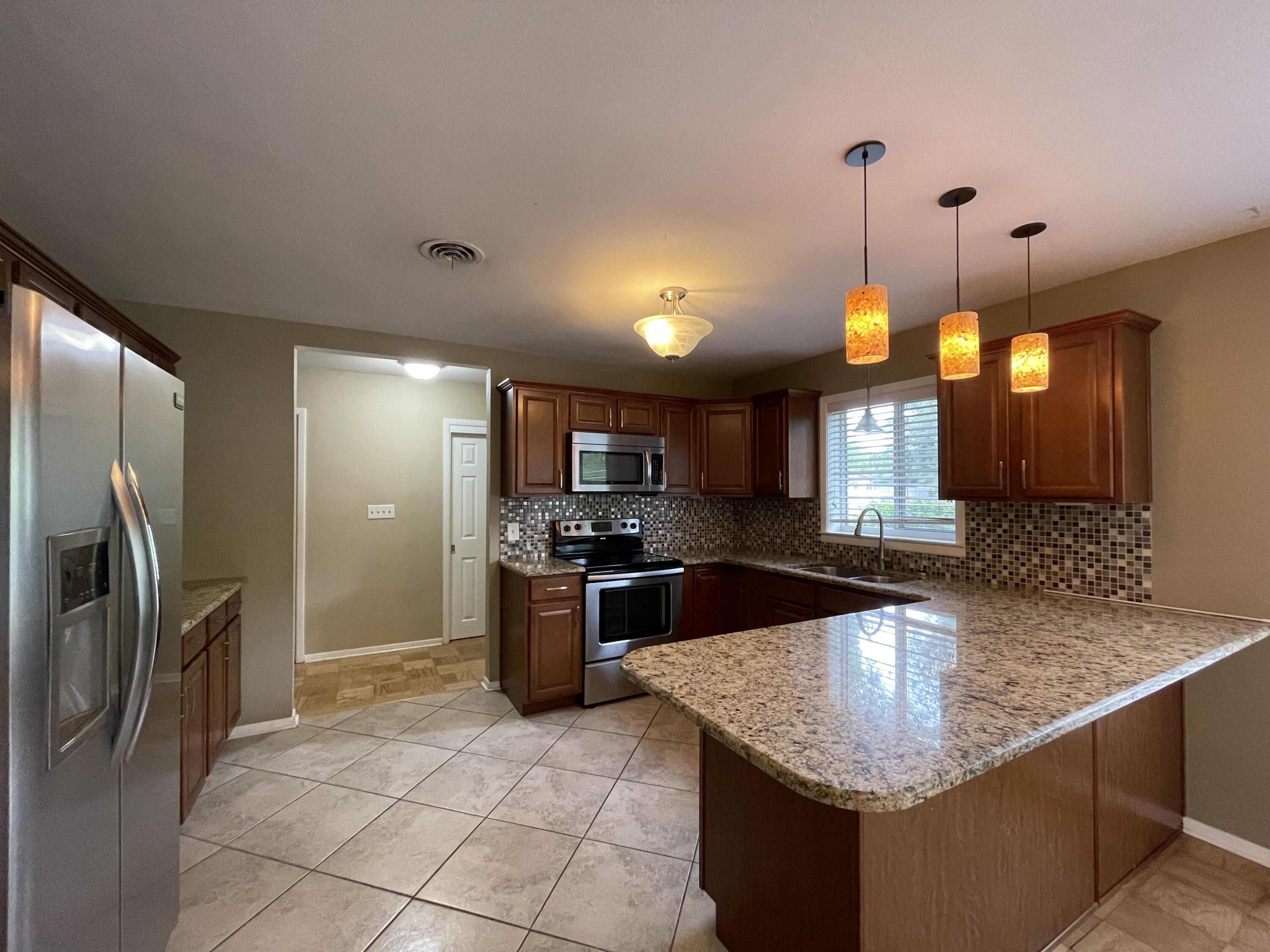 COLONIAL ESTATES - Residential
