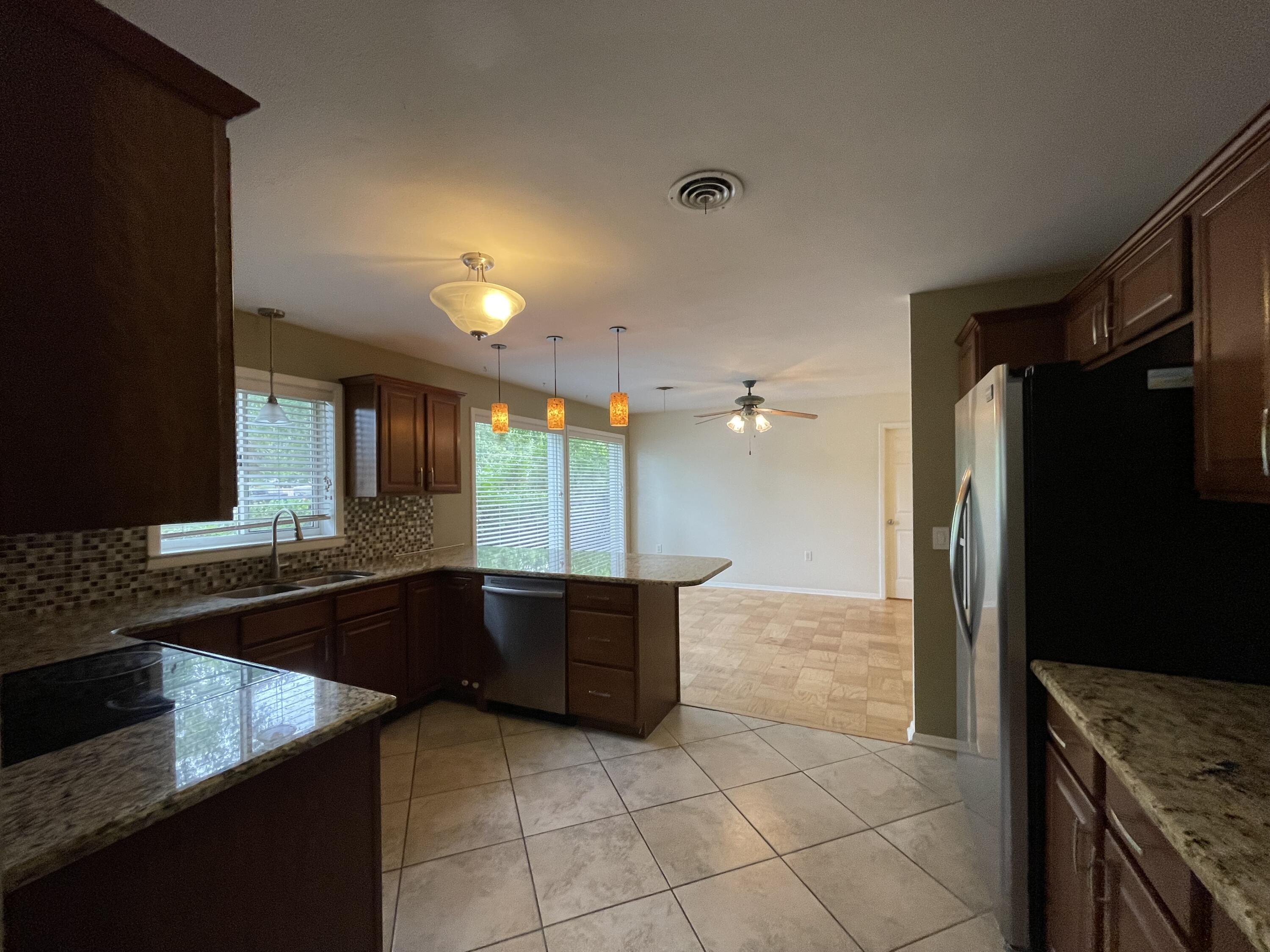 COLONIAL ESTATES - Residential