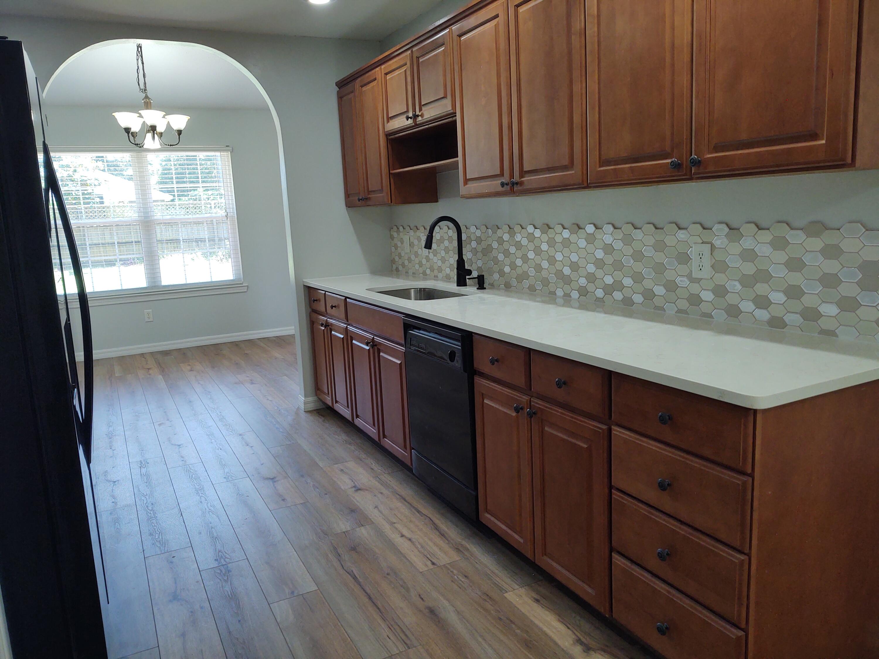 VALPARAISO PINECREST 6 - Residential Lease