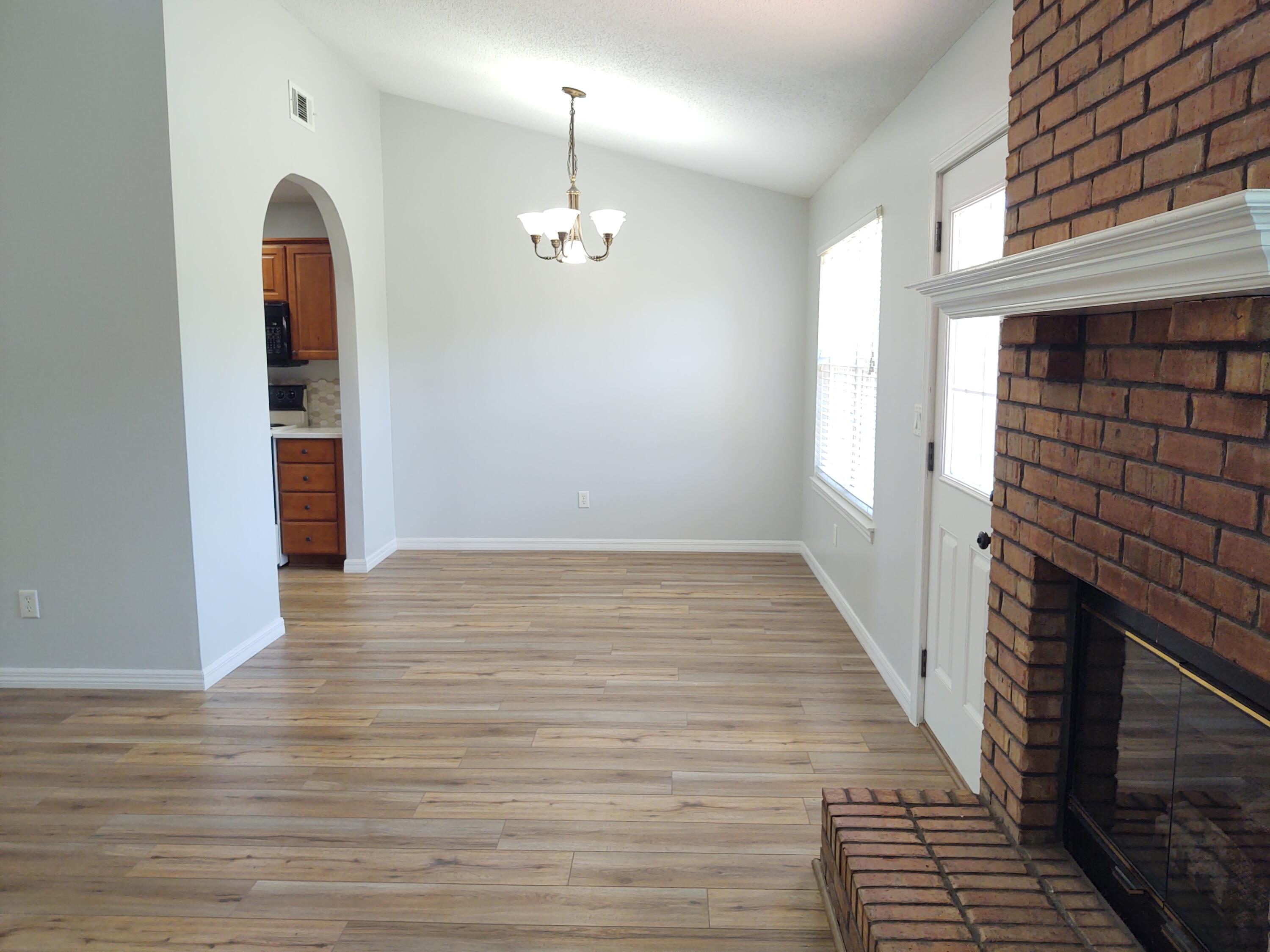 VALPARAISO PINECREST 6 - Residential Lease