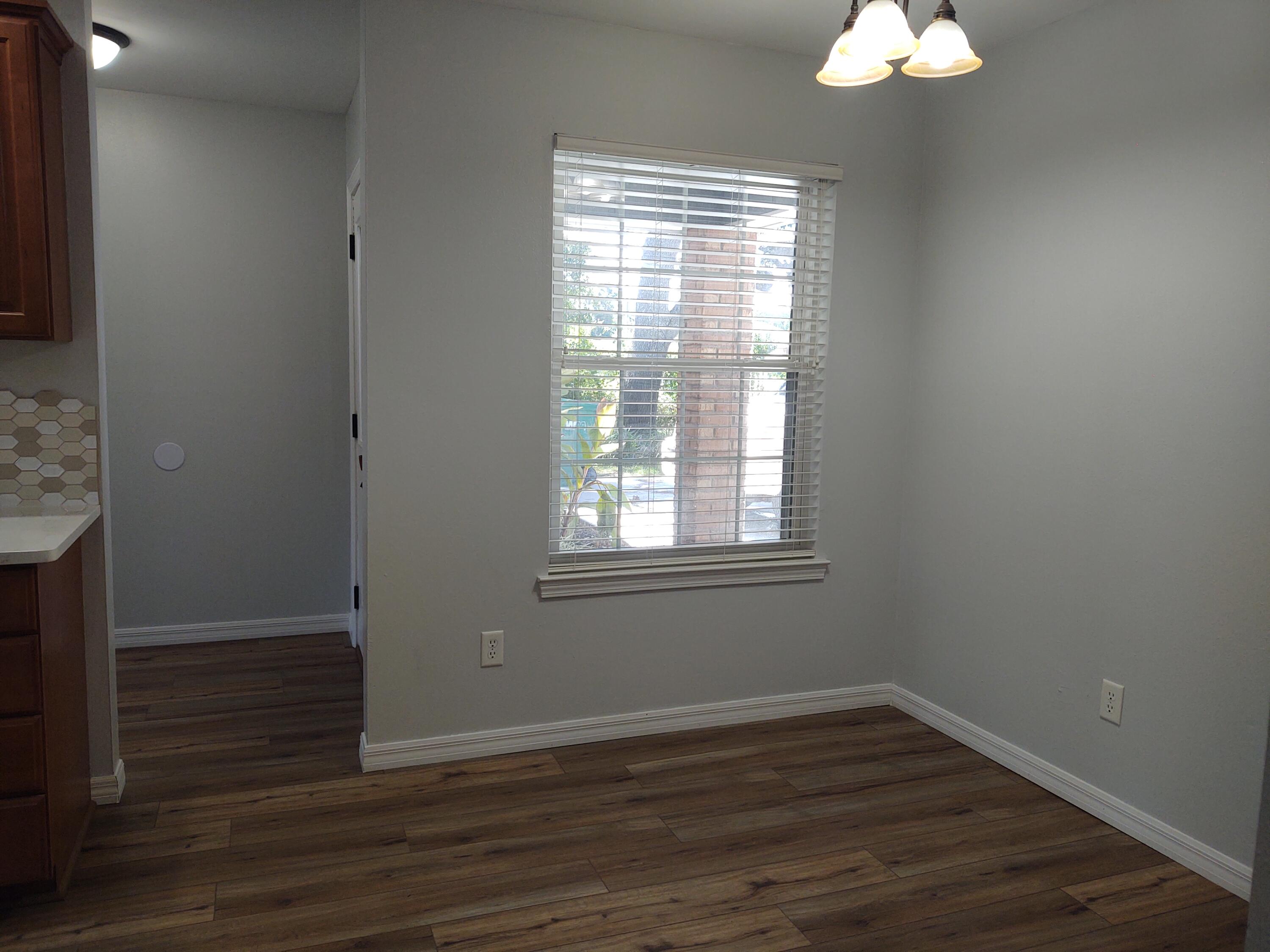 VALPARAISO PINECREST 6 - Residential Lease