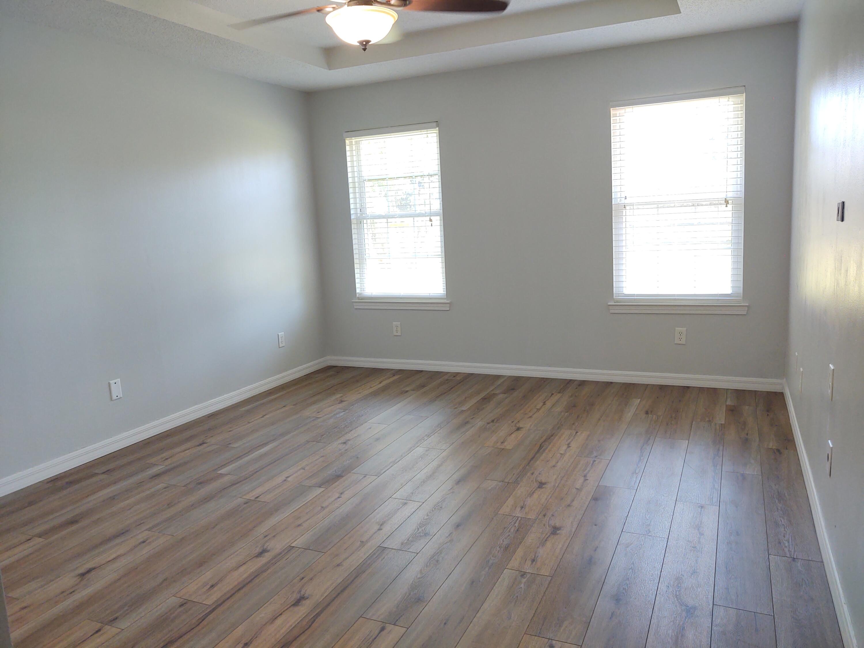 VALPARAISO PINECREST 6 - Residential Lease