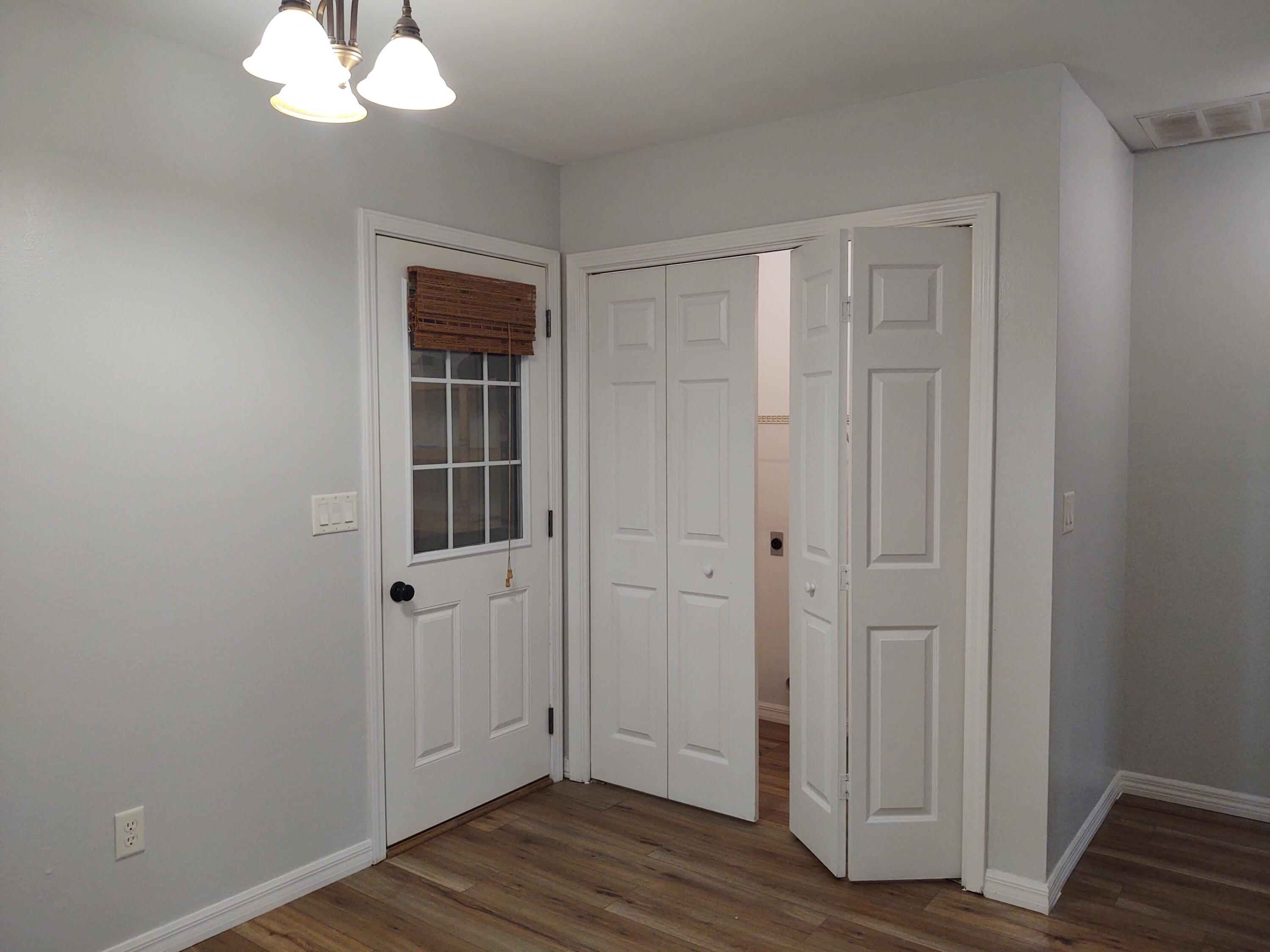 VALPARAISO PINECREST 6 - Residential Lease