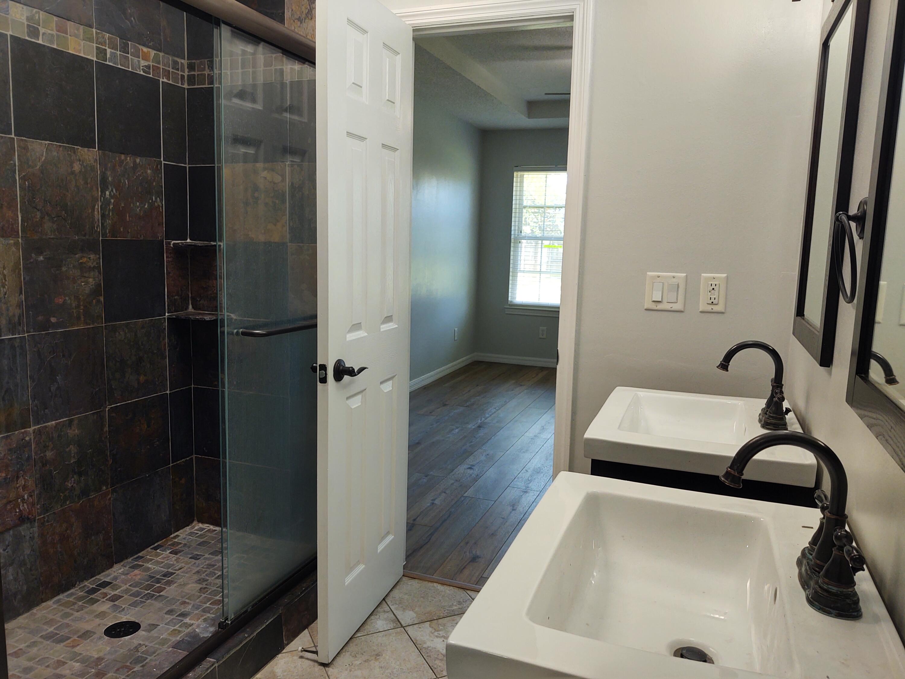 VALPARAISO PINECREST 6 - Residential Lease