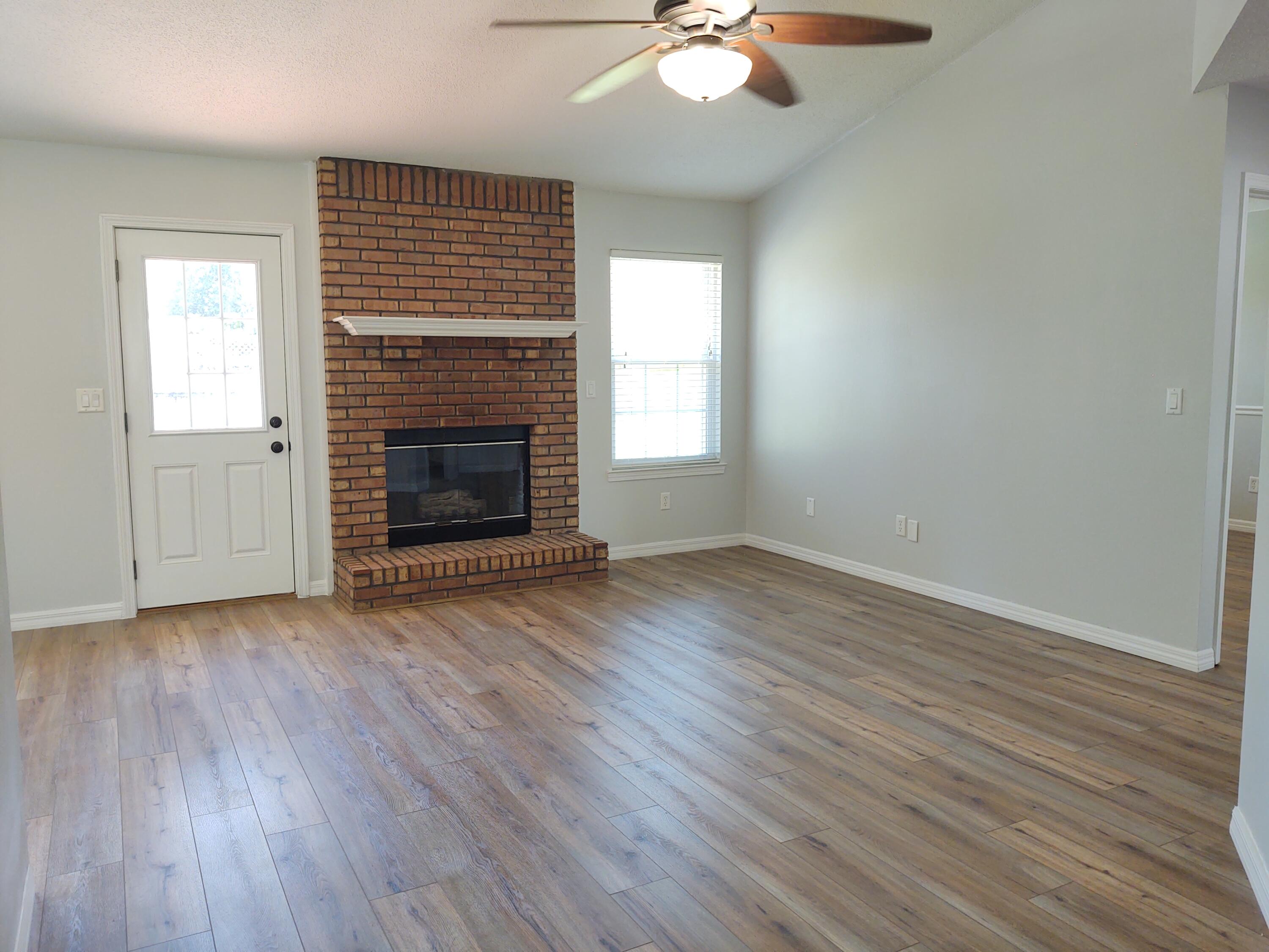 VALPARAISO PINECREST 6 - Residential Lease