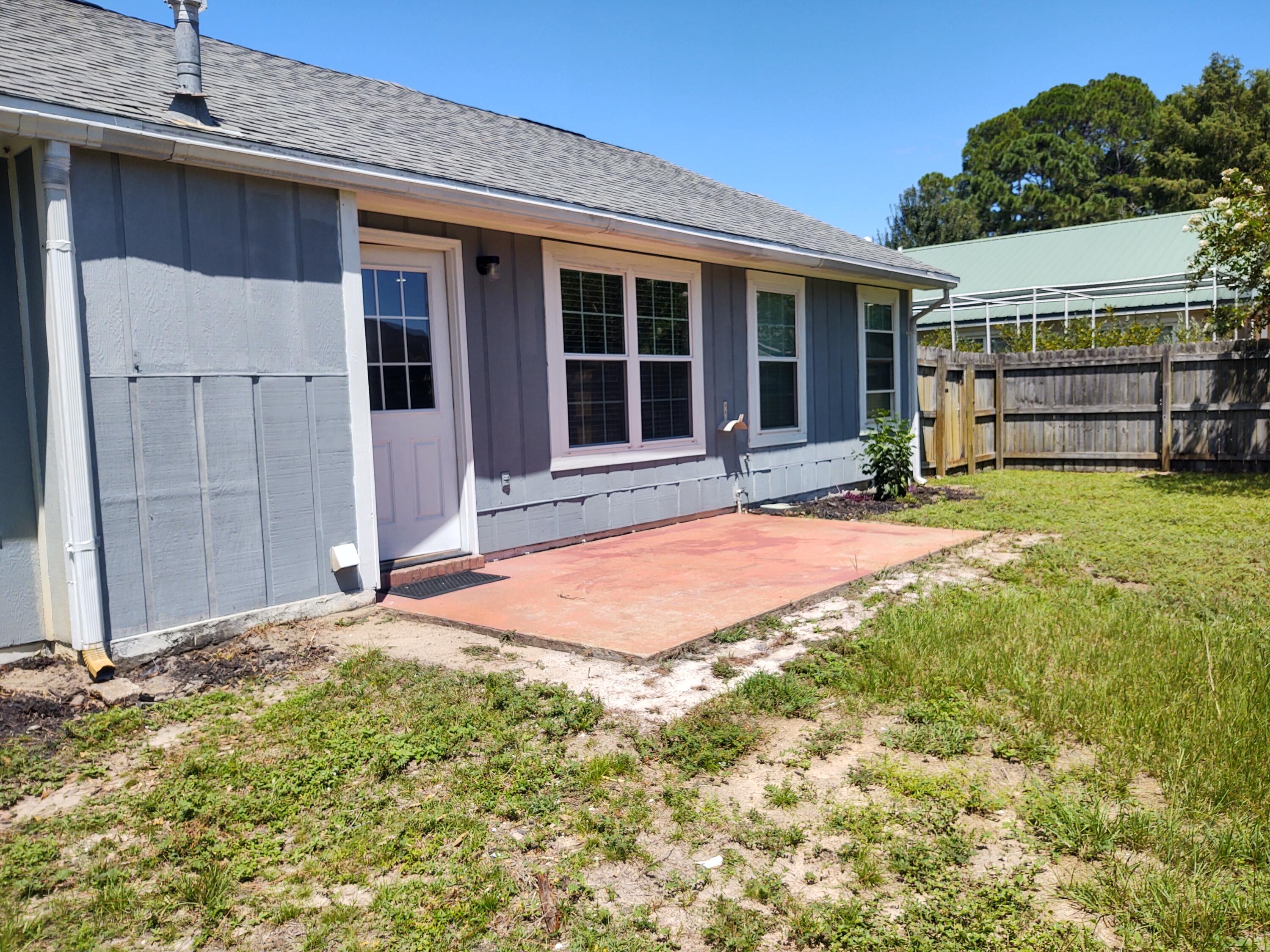 VALPARAISO PINECREST 6 - Residential Lease