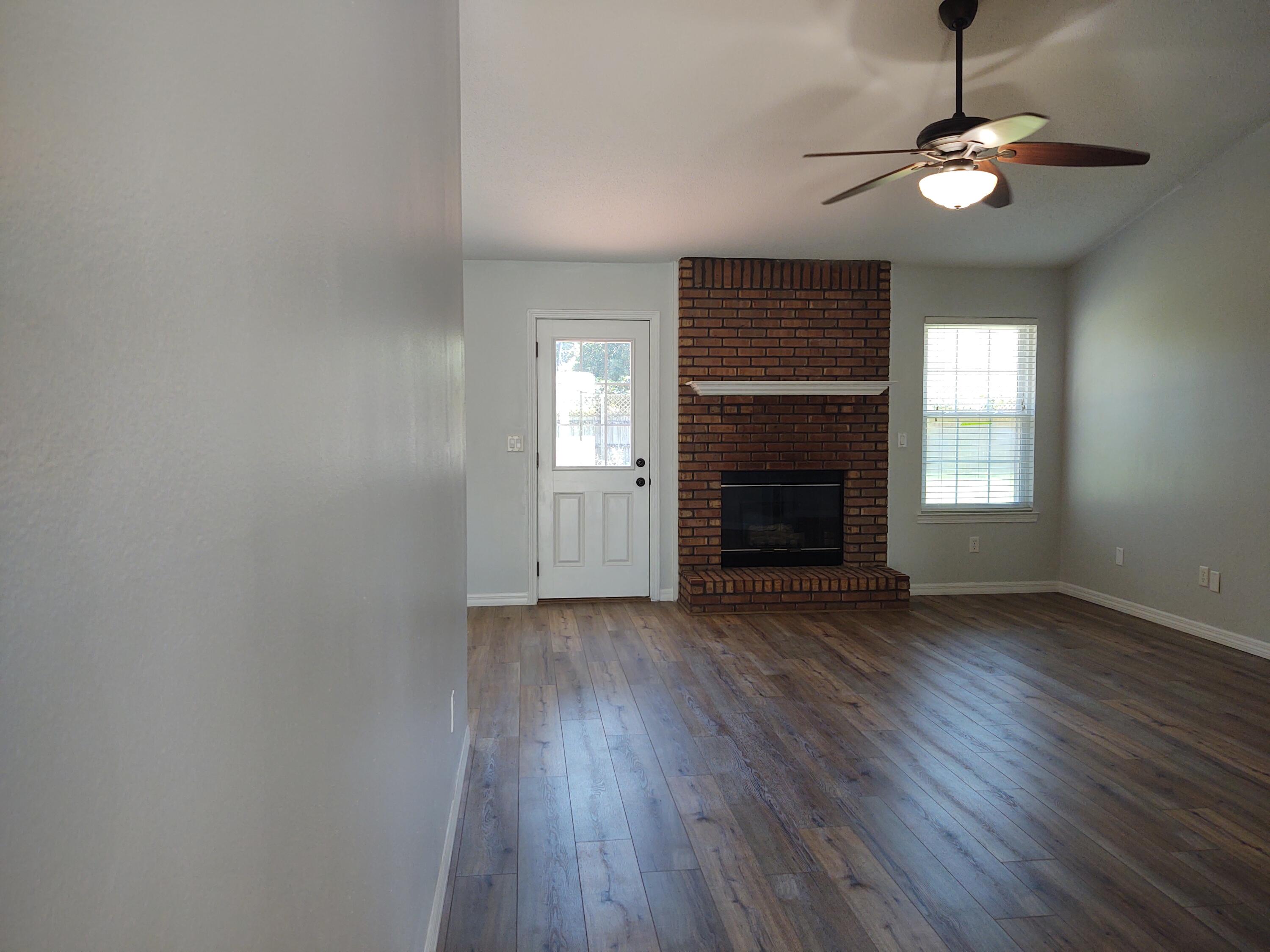 VALPARAISO PINECREST 6 - Residential Lease