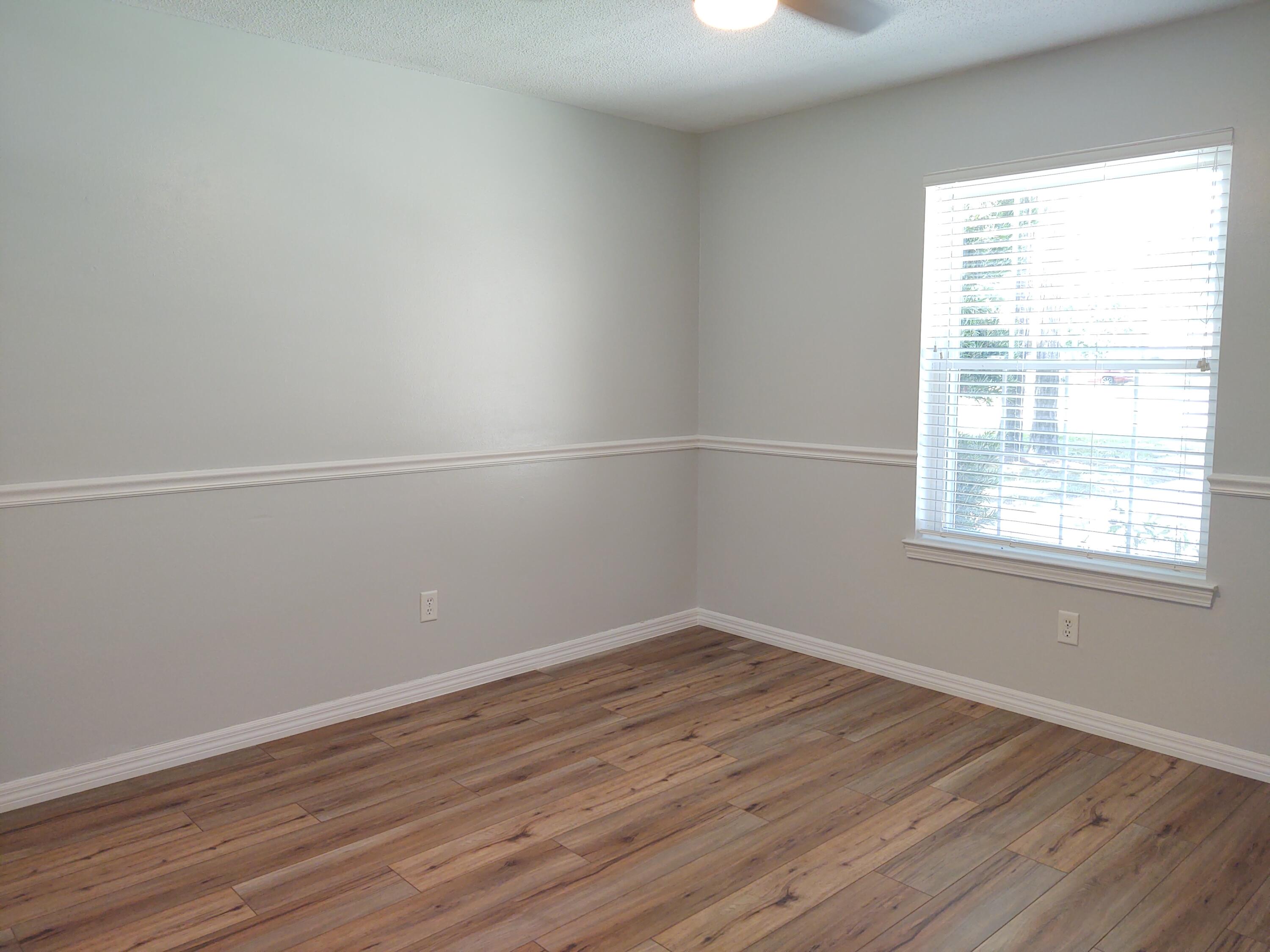 VALPARAISO PINECREST 6 - Residential Lease