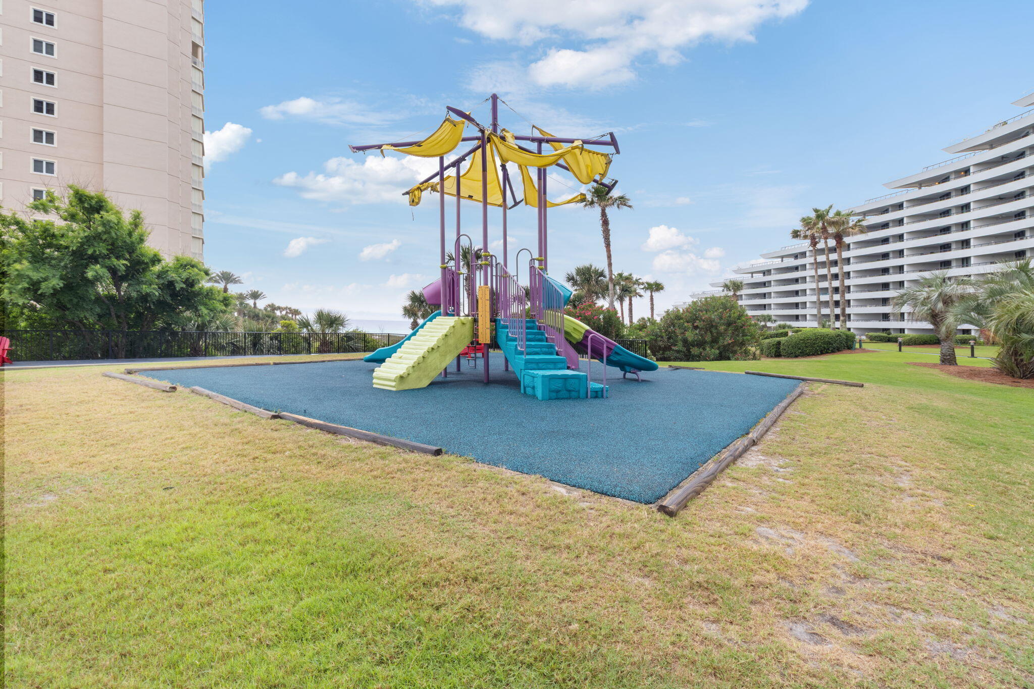 EDGEWATER BEACH - Residential