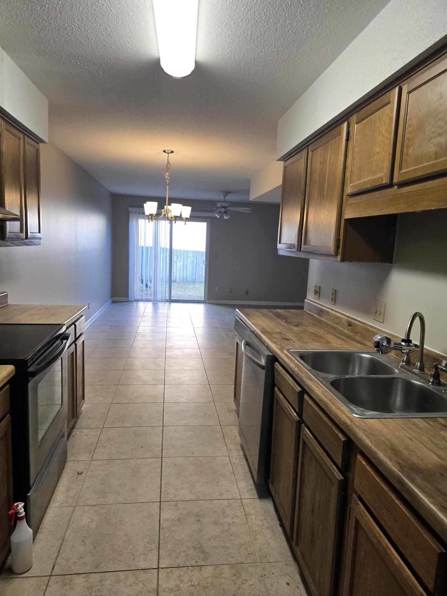 ANN CIRCLE - Residential Lease