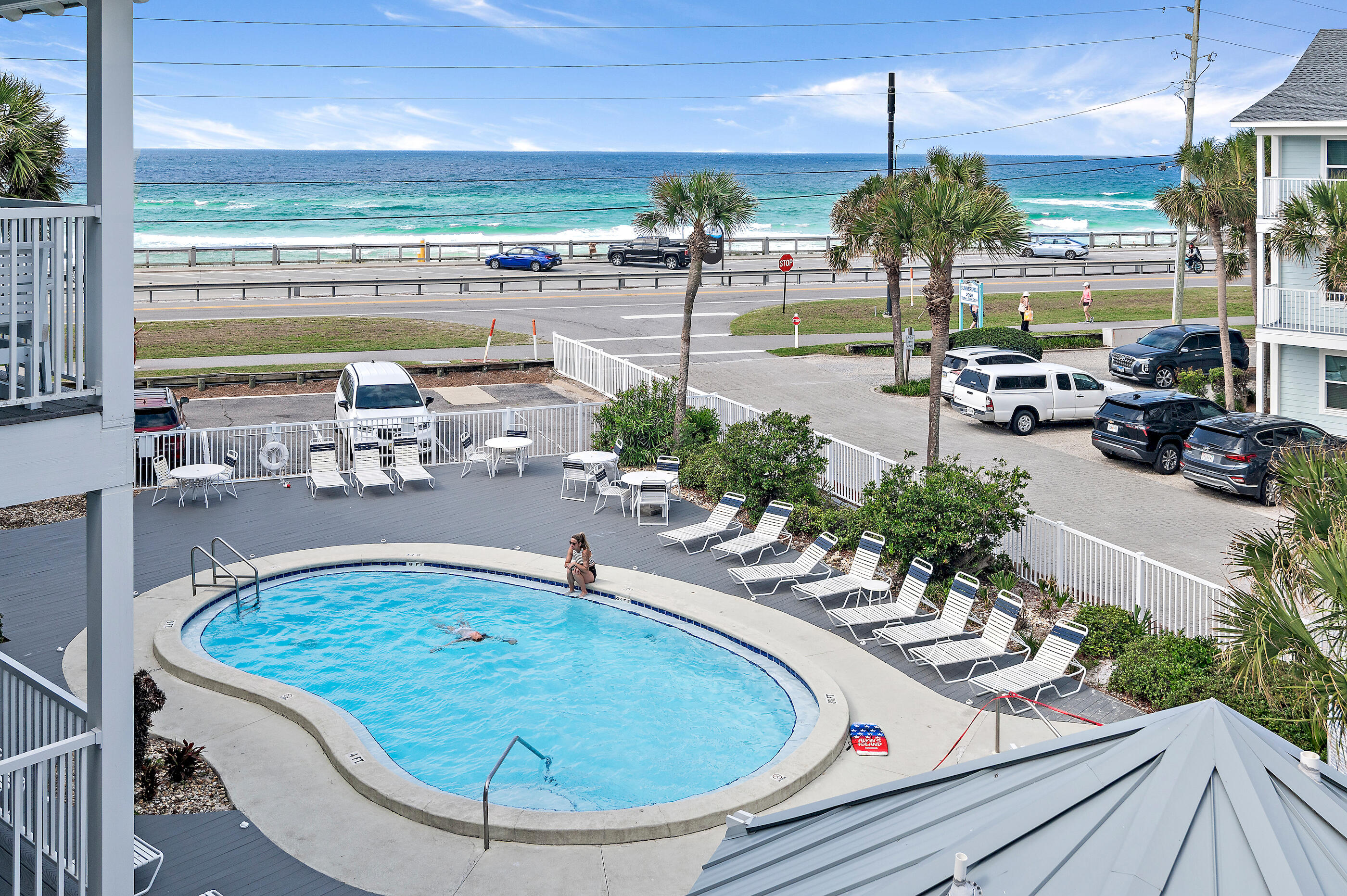 SUMMER BREEZE CONDO - Residential