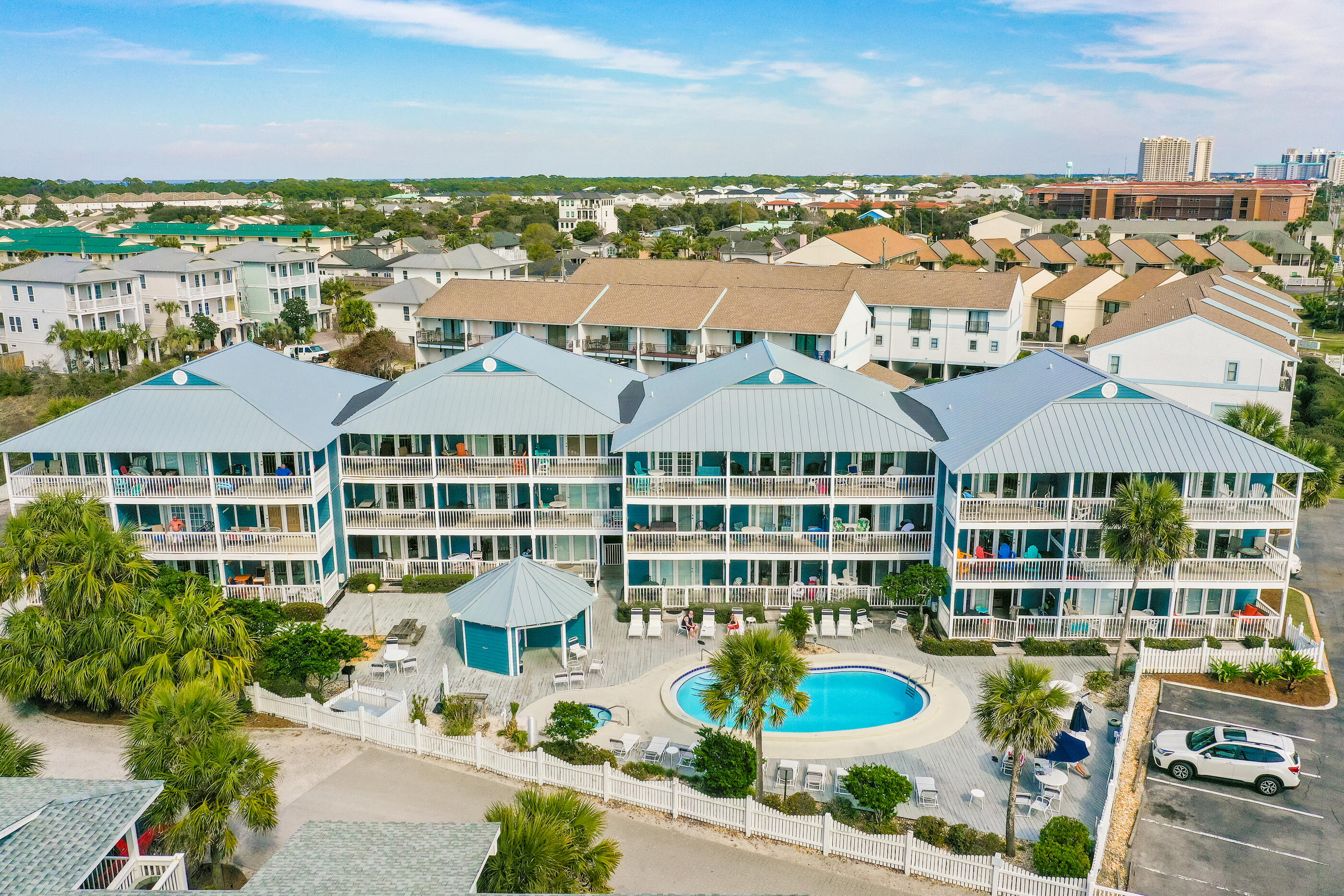 SUMMER BREEZE CONDO - Residential