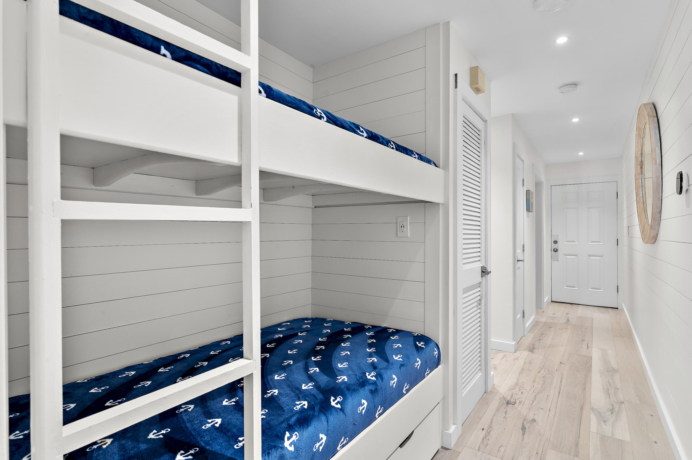 SUMMER BREEZE CONDO - Residential