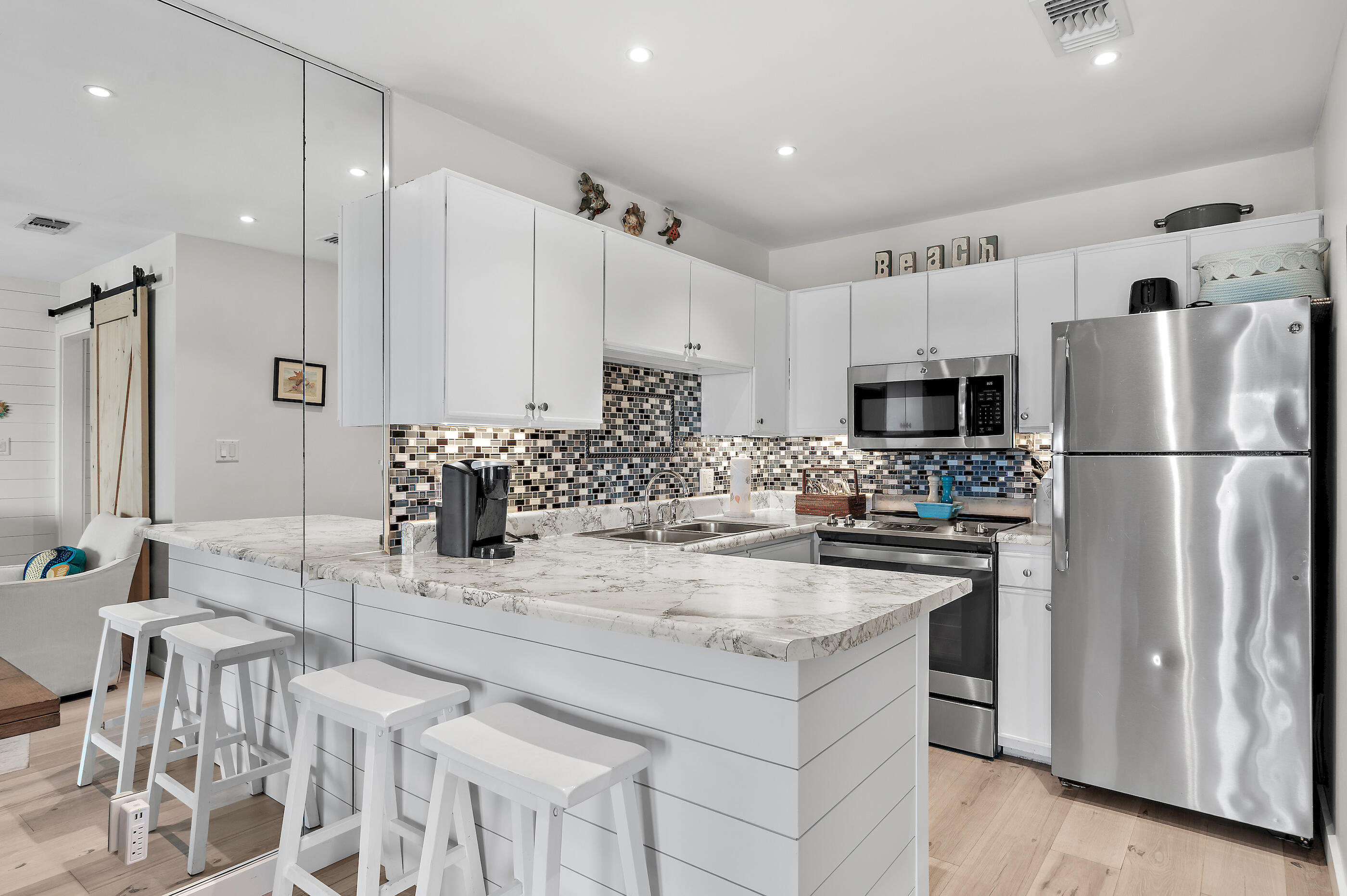 SUMMER BREEZE CONDO - Residential