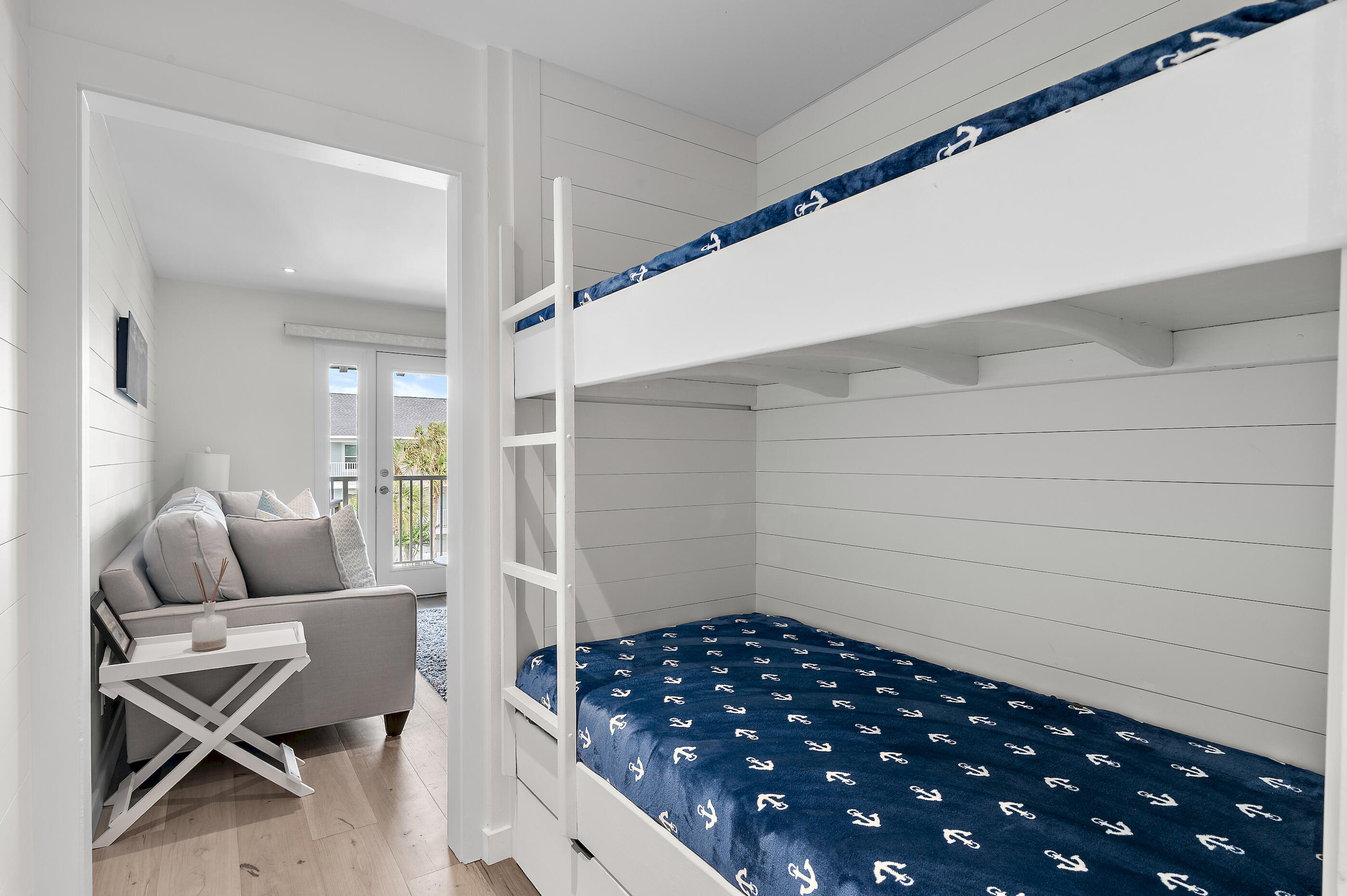 SUMMER BREEZE CONDO - Residential