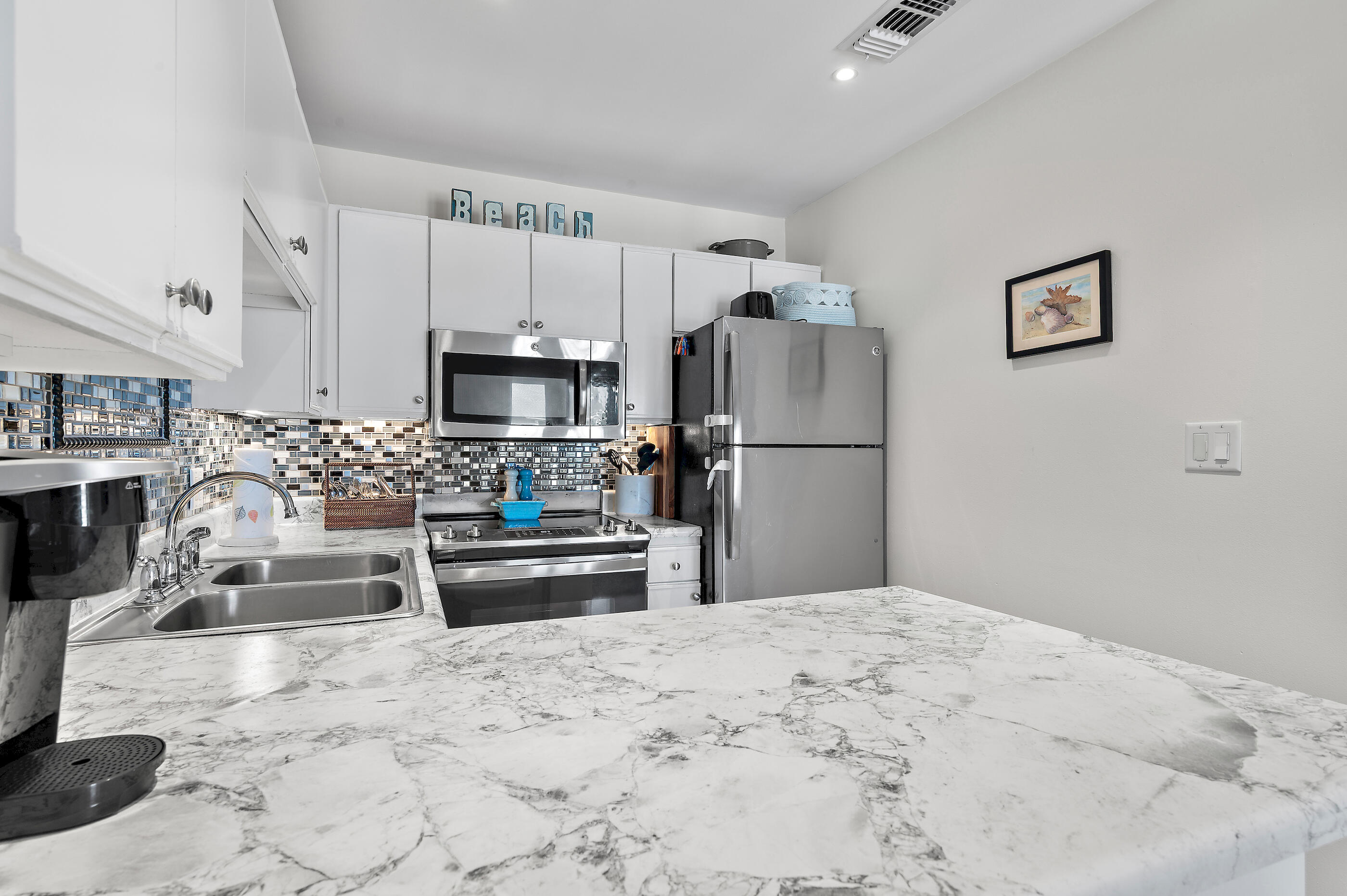 SUMMER BREEZE CONDO - Residential