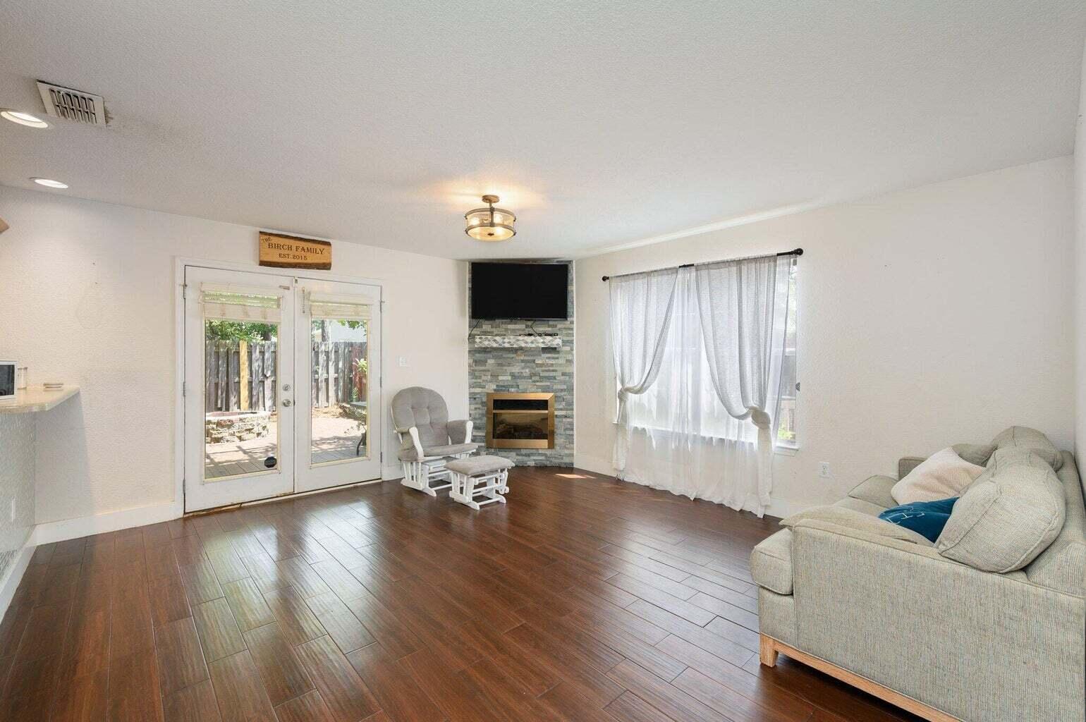 DRIFTWOOD ESTATES - Residential Lease