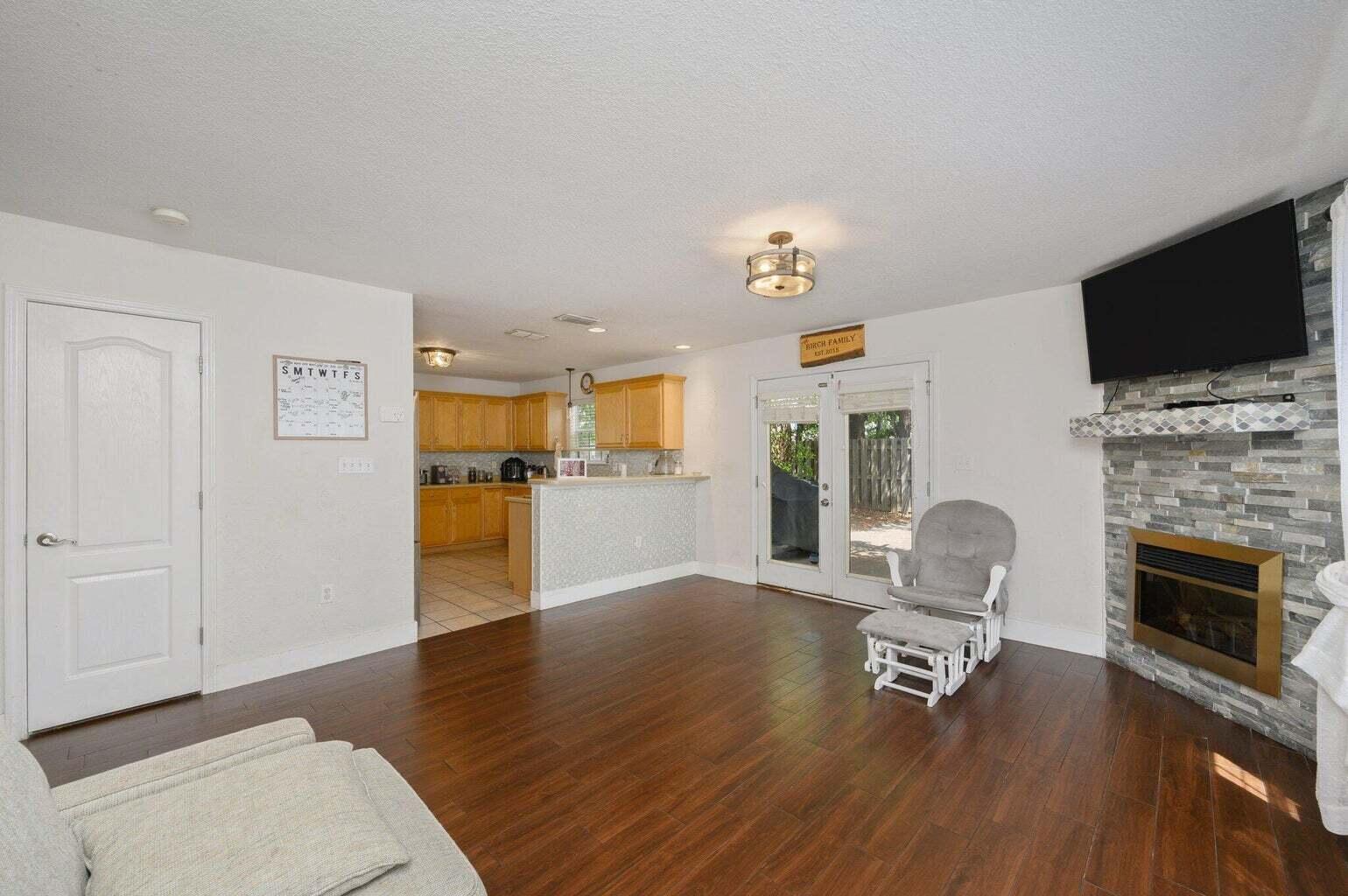 DRIFTWOOD ESTATES - Residential Lease