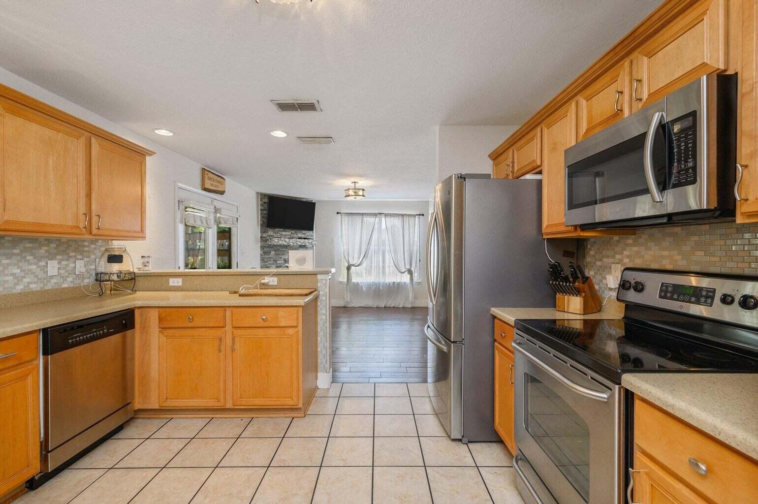 DRIFTWOOD ESTATES - Residential Lease