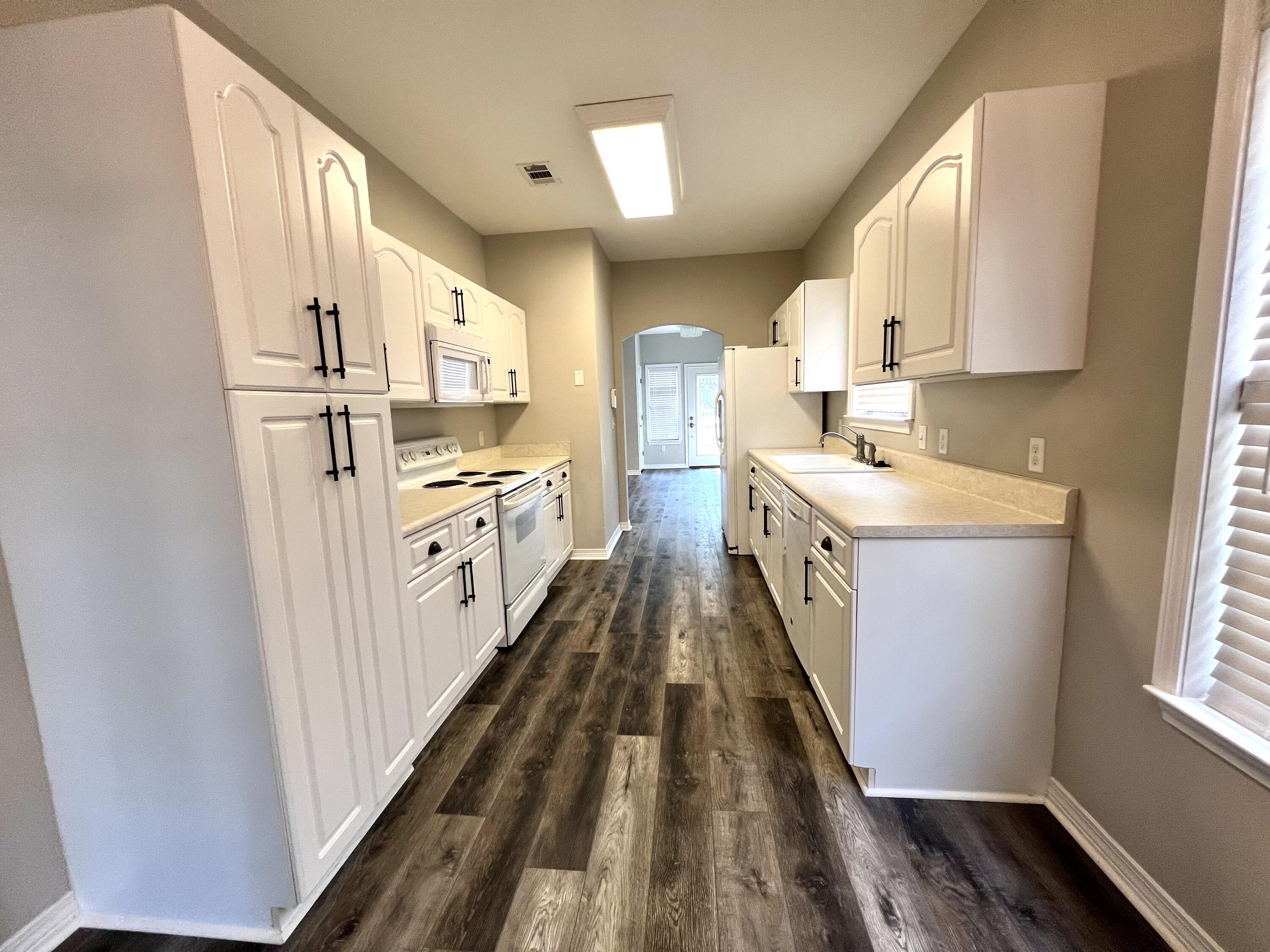 REFLECTIONS AT BLUEWATER BAY T/H - Residential Lease