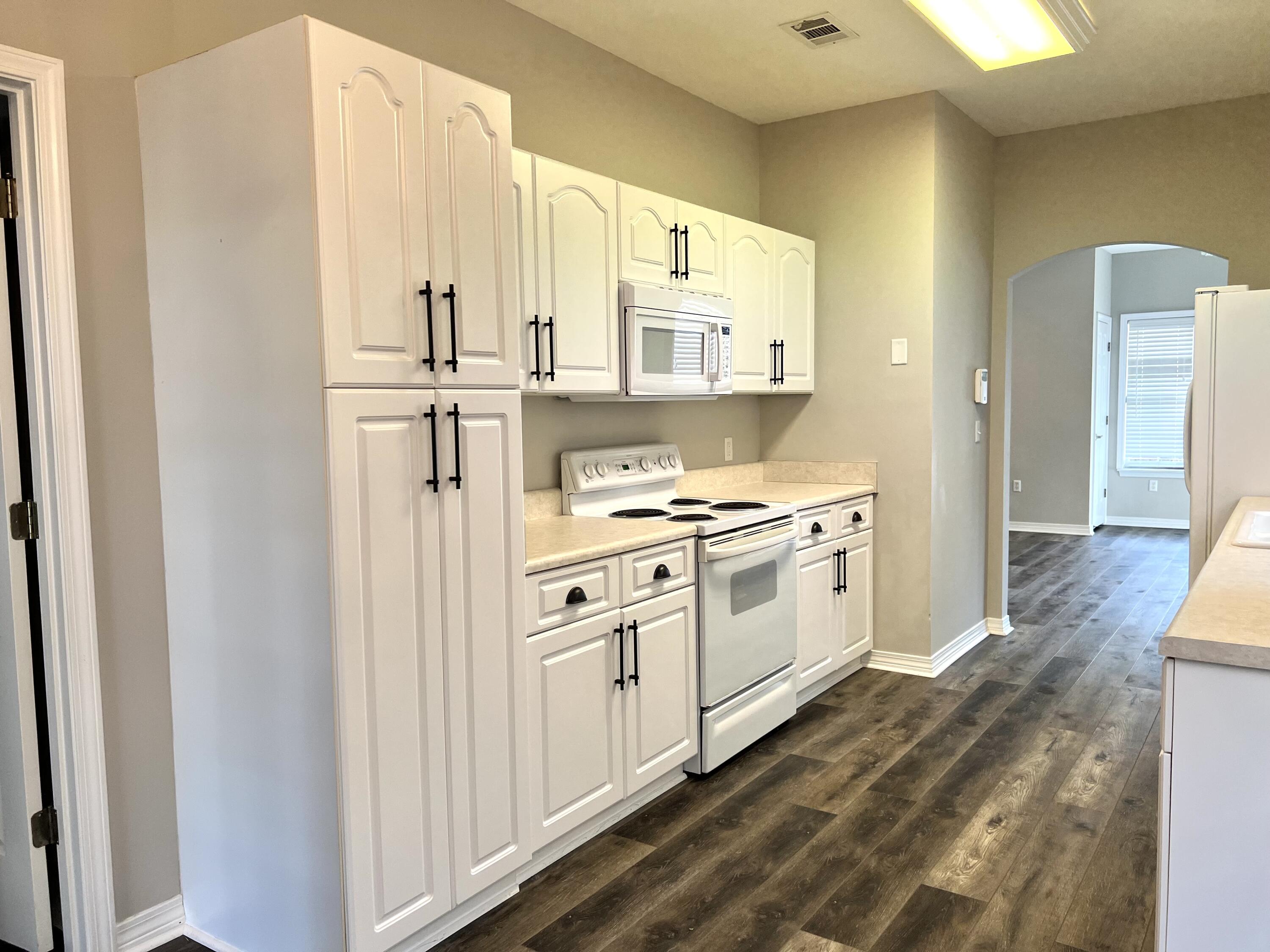 REFLECTIONS AT BLUEWATER BAY T/H - Residential Lease