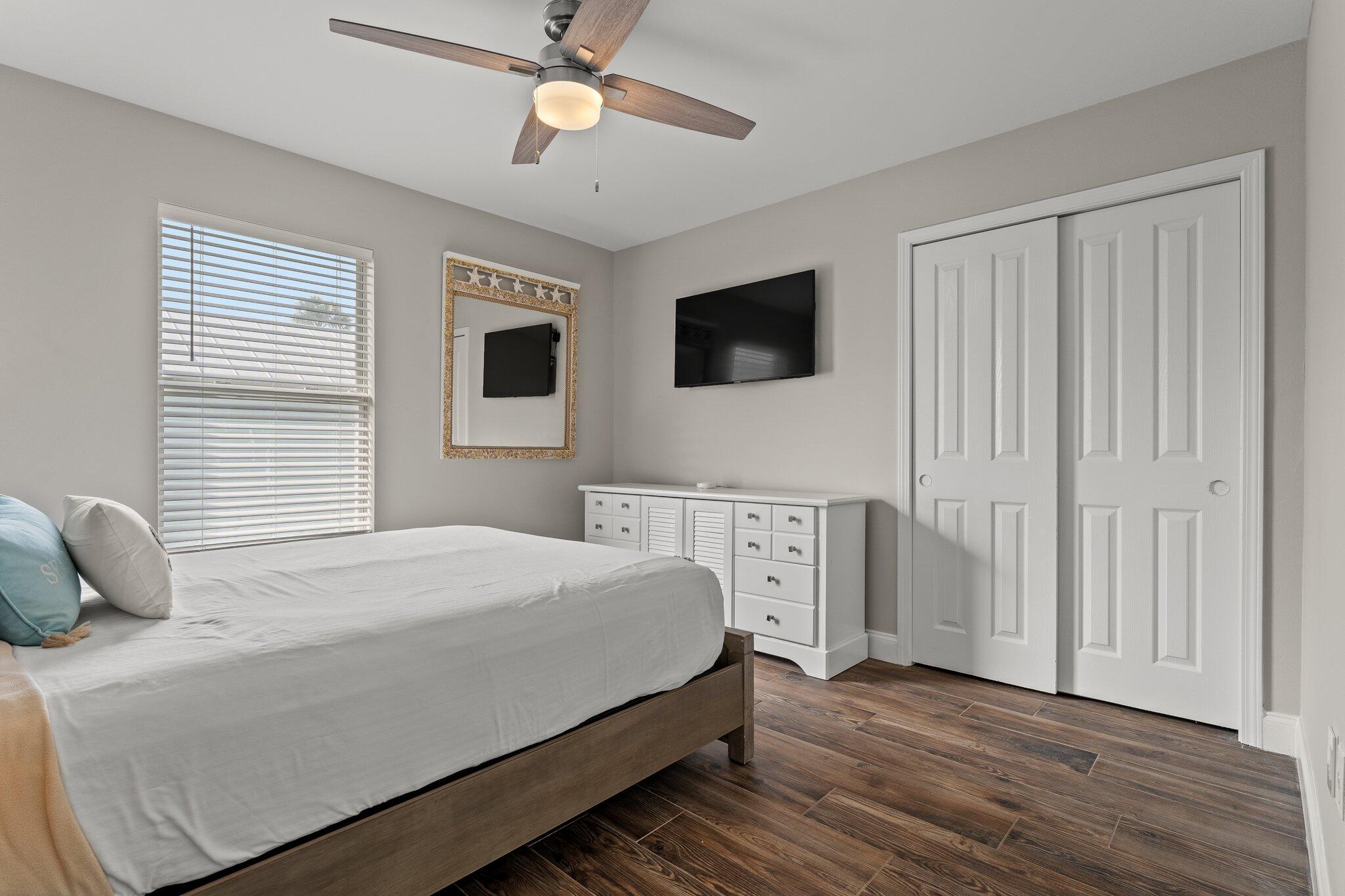 CRYSTAL SHORES - Residential