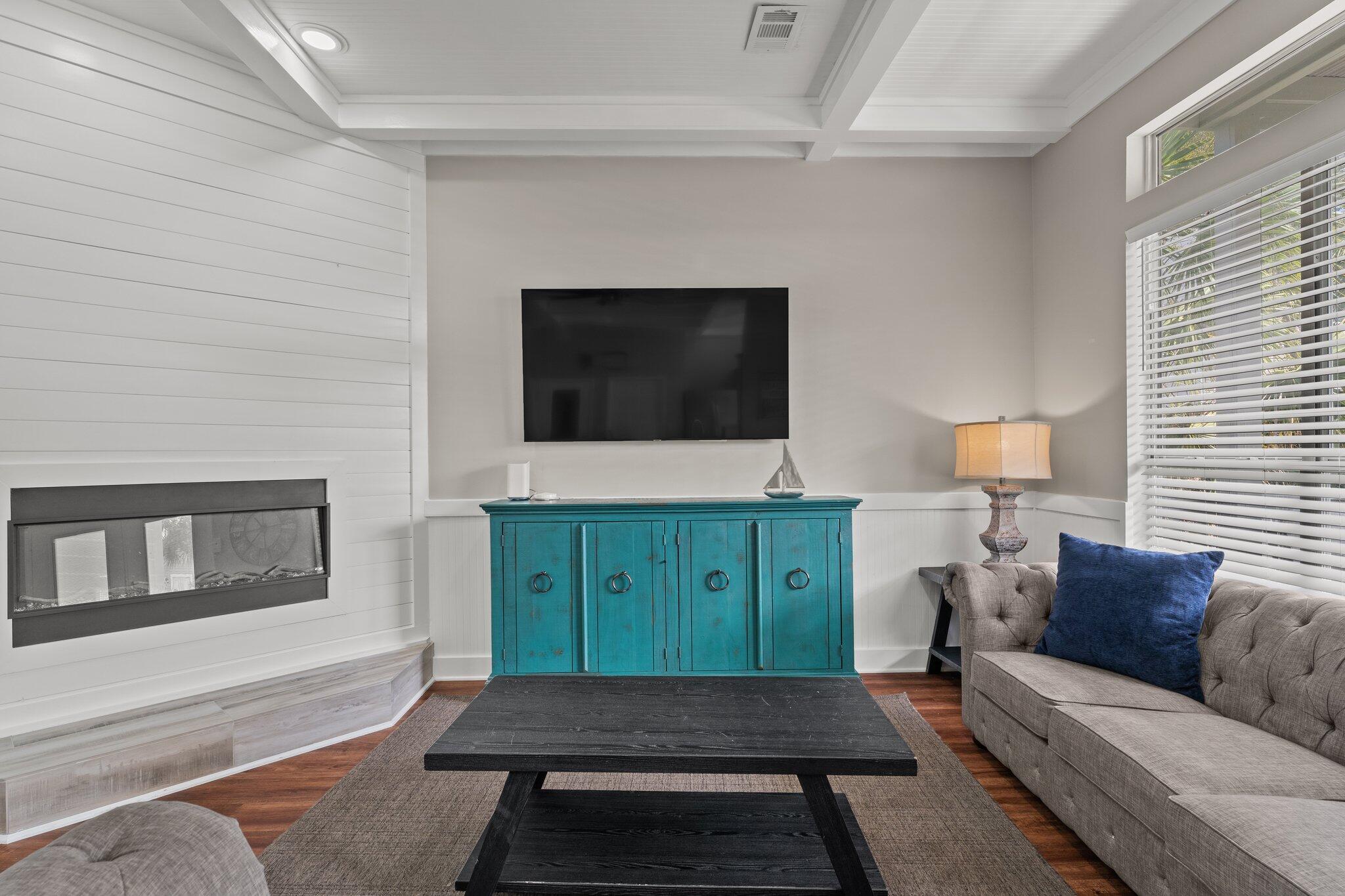 CRYSTAL SHORES - Residential