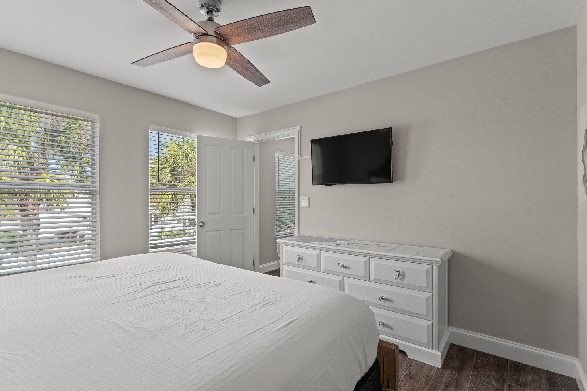 CRYSTAL SHORES - Residential