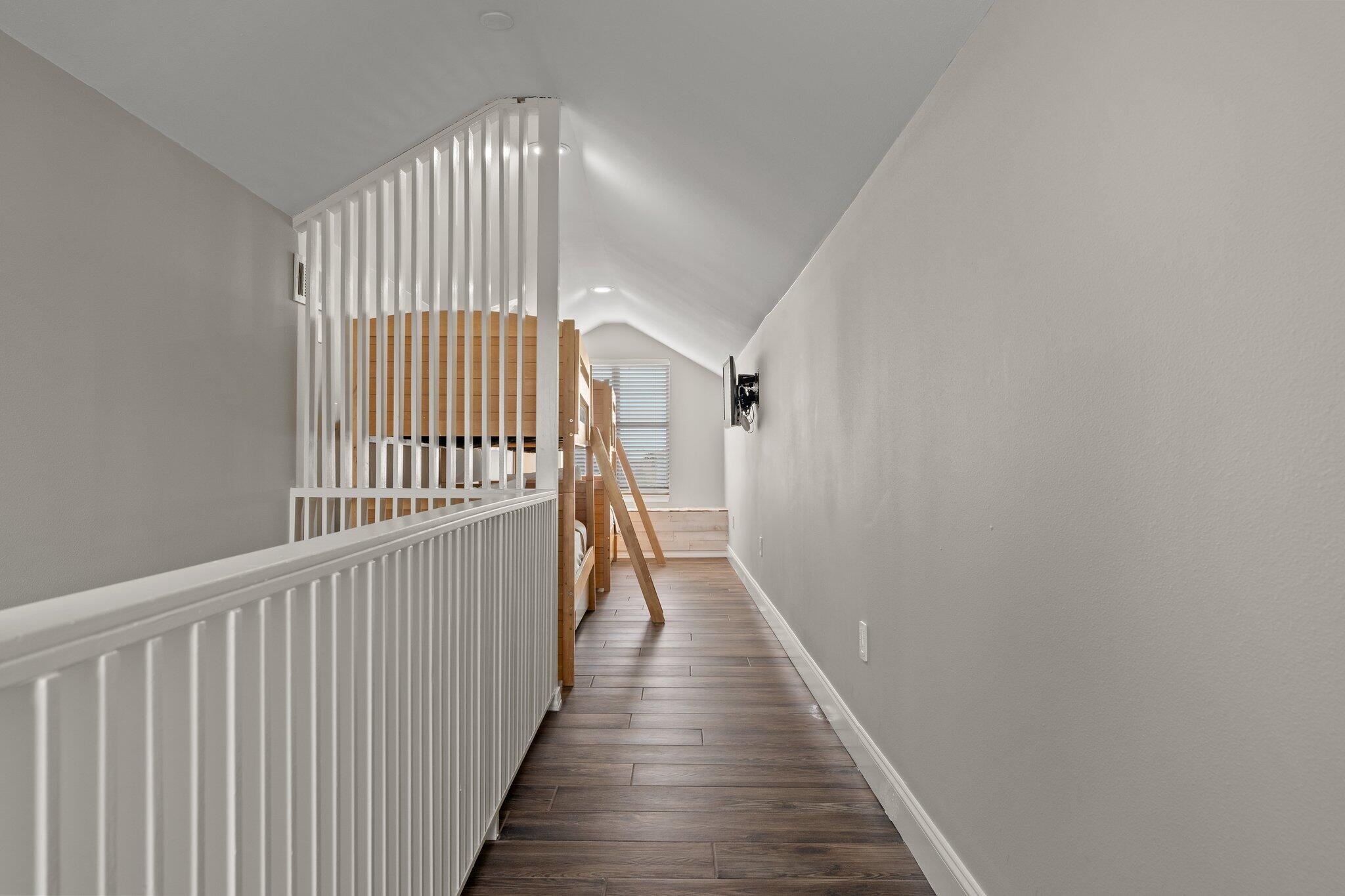 CRYSTAL SHORES - Residential